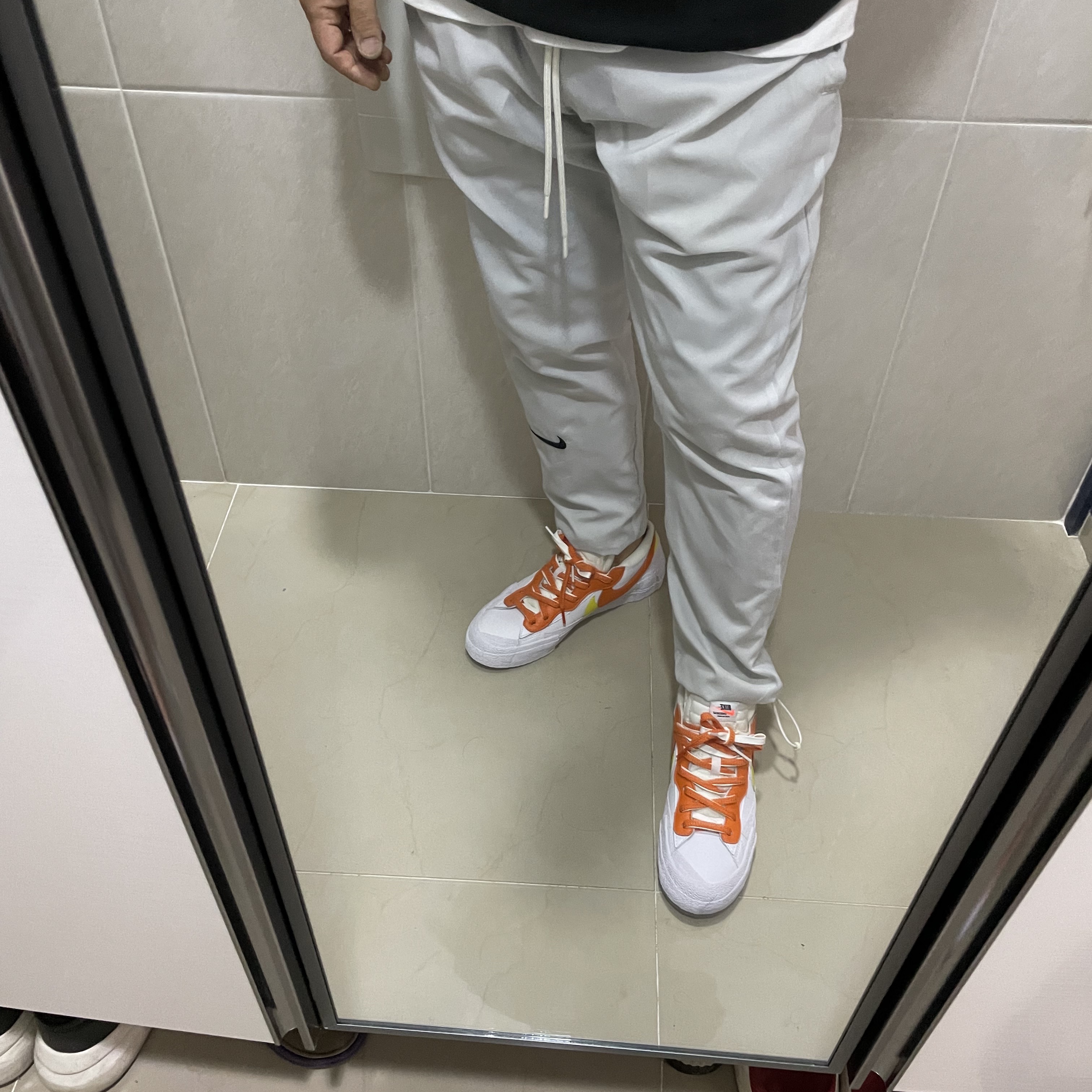 Nike x Fear of God Woven Pants Pure Platinum 착용 스타일 - 4