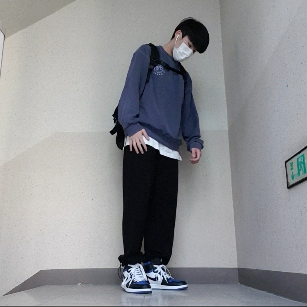 Jordan 1 Retro High OG Royal Toe 착용 스타일 - 3
