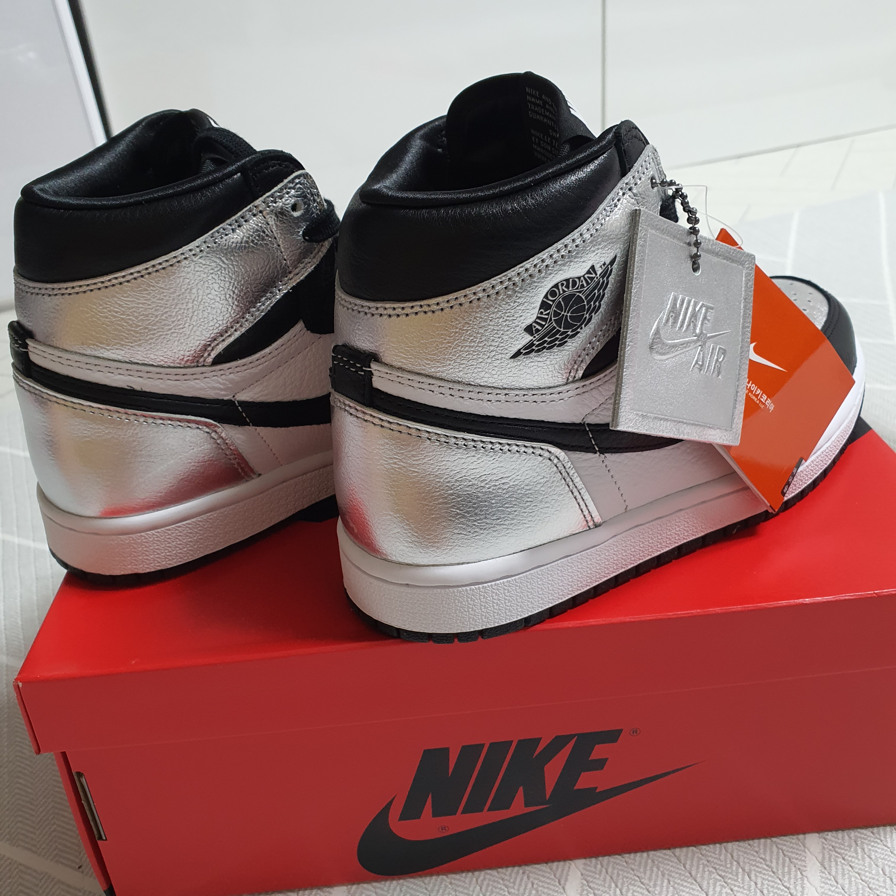 (W) Jordan 1 Retro High OG Silver Toe 착용 스타일 - 3