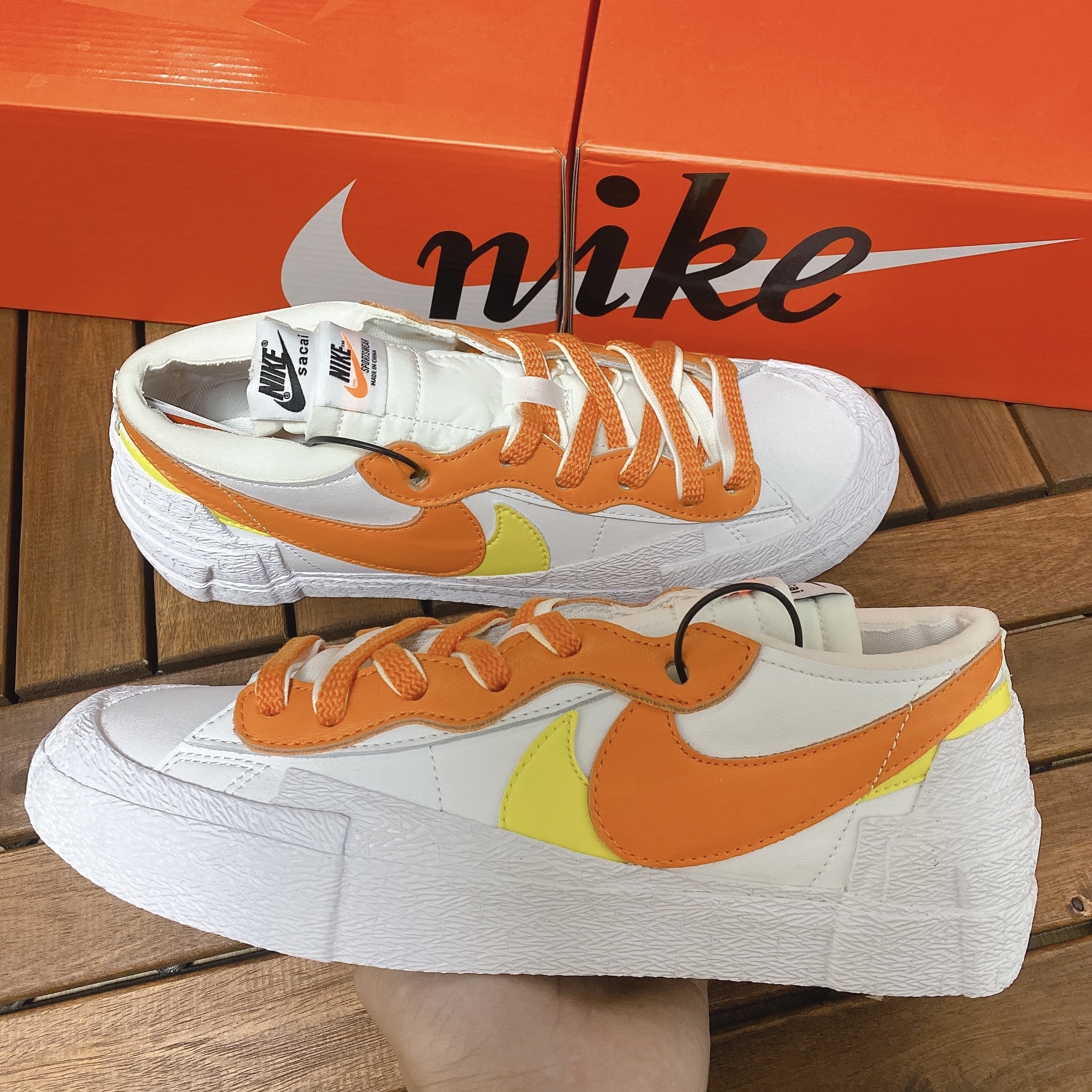 Nike x Sacai Blazer Low Magma Orange 착용 스타일 - 2