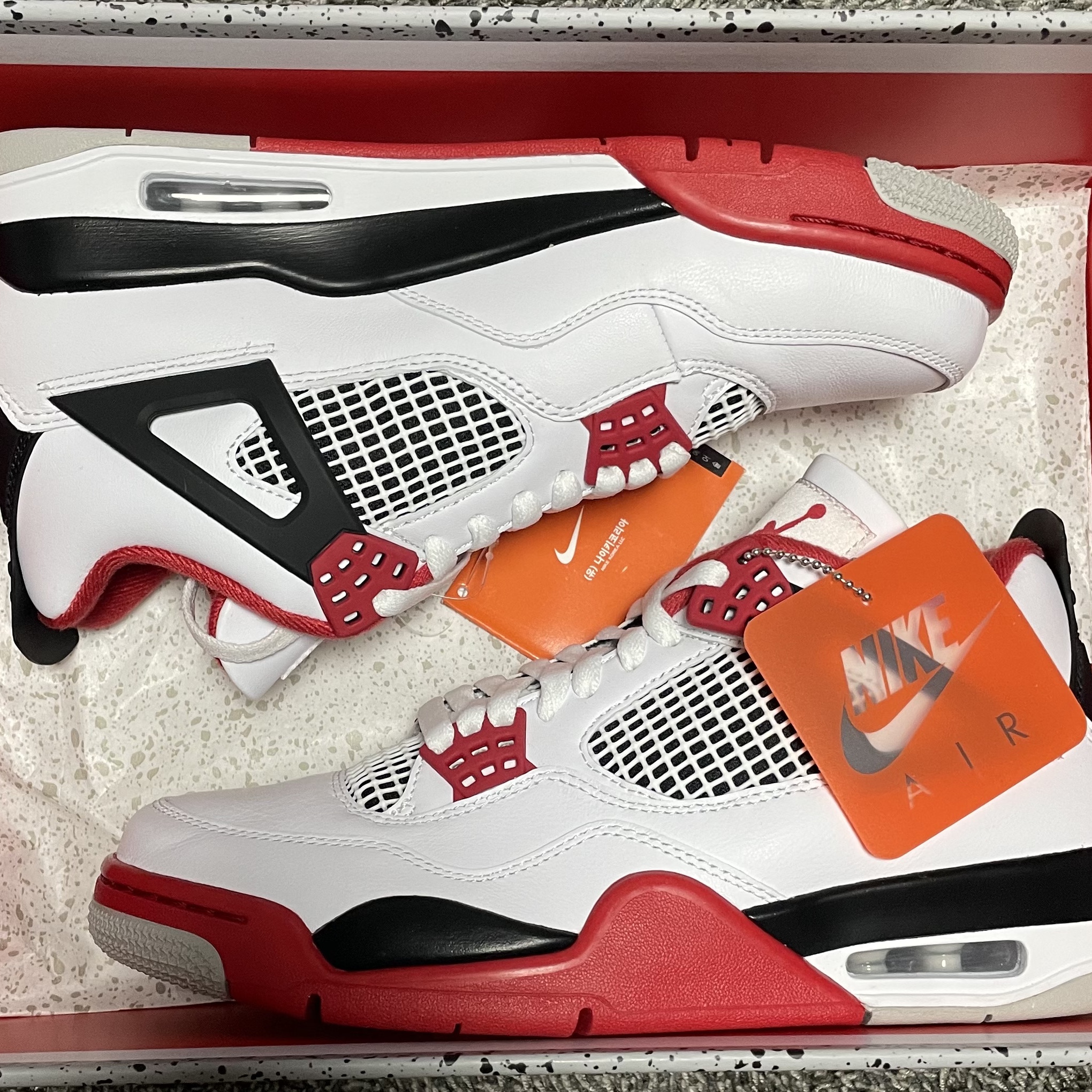 Jordan 4 Retro OG Fire Red 2020 착용 스타일 - 3