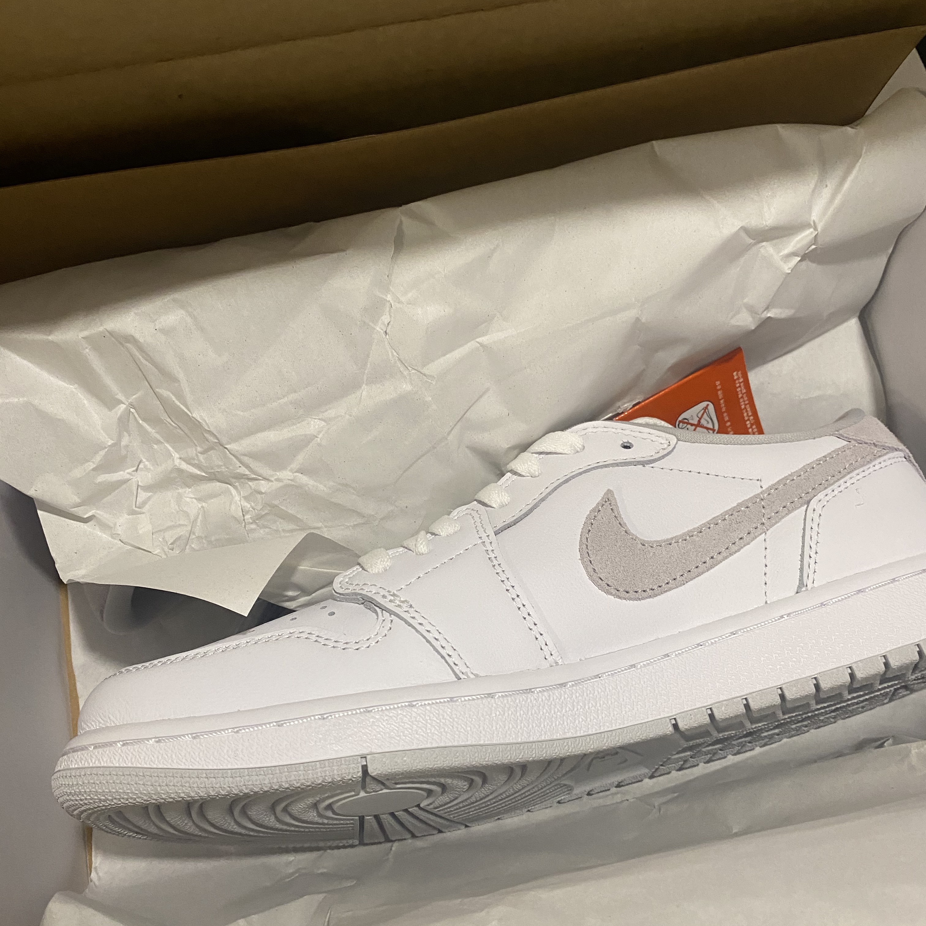 Jordan 1 Low OG Neutral Grey 착용 스타일 - 2