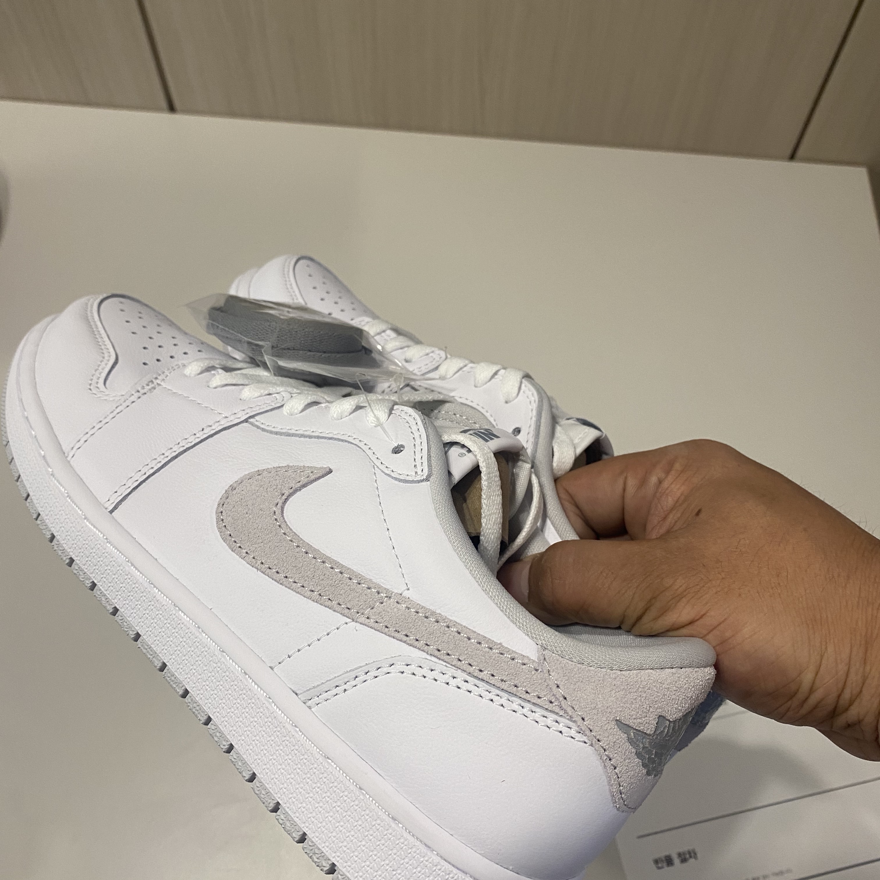 Jordan 1 Low OG Neutral Grey 착용 스타일 - 1
