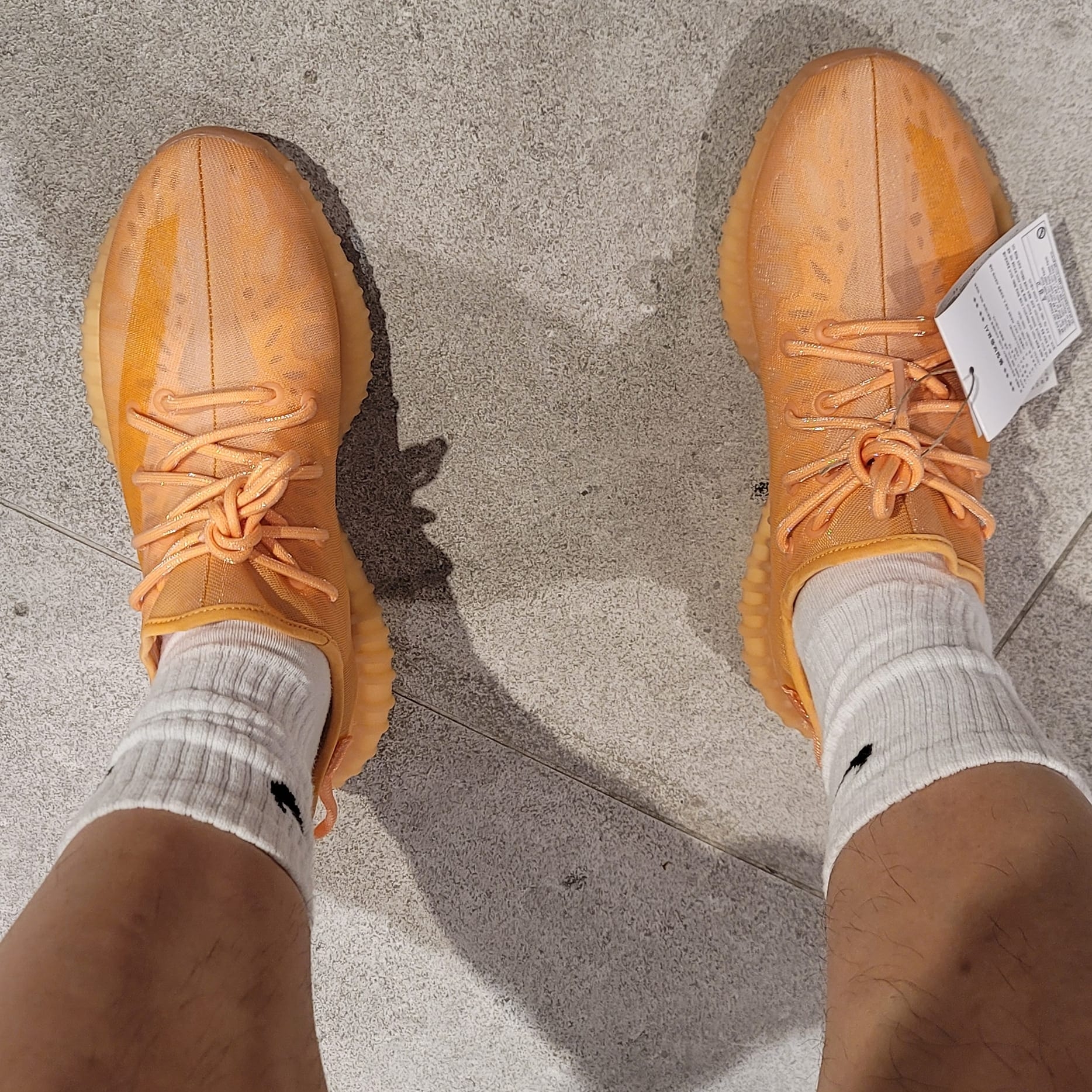 Adidas Yeezy Boost 350 V2 Mono Clay 착용 스타일