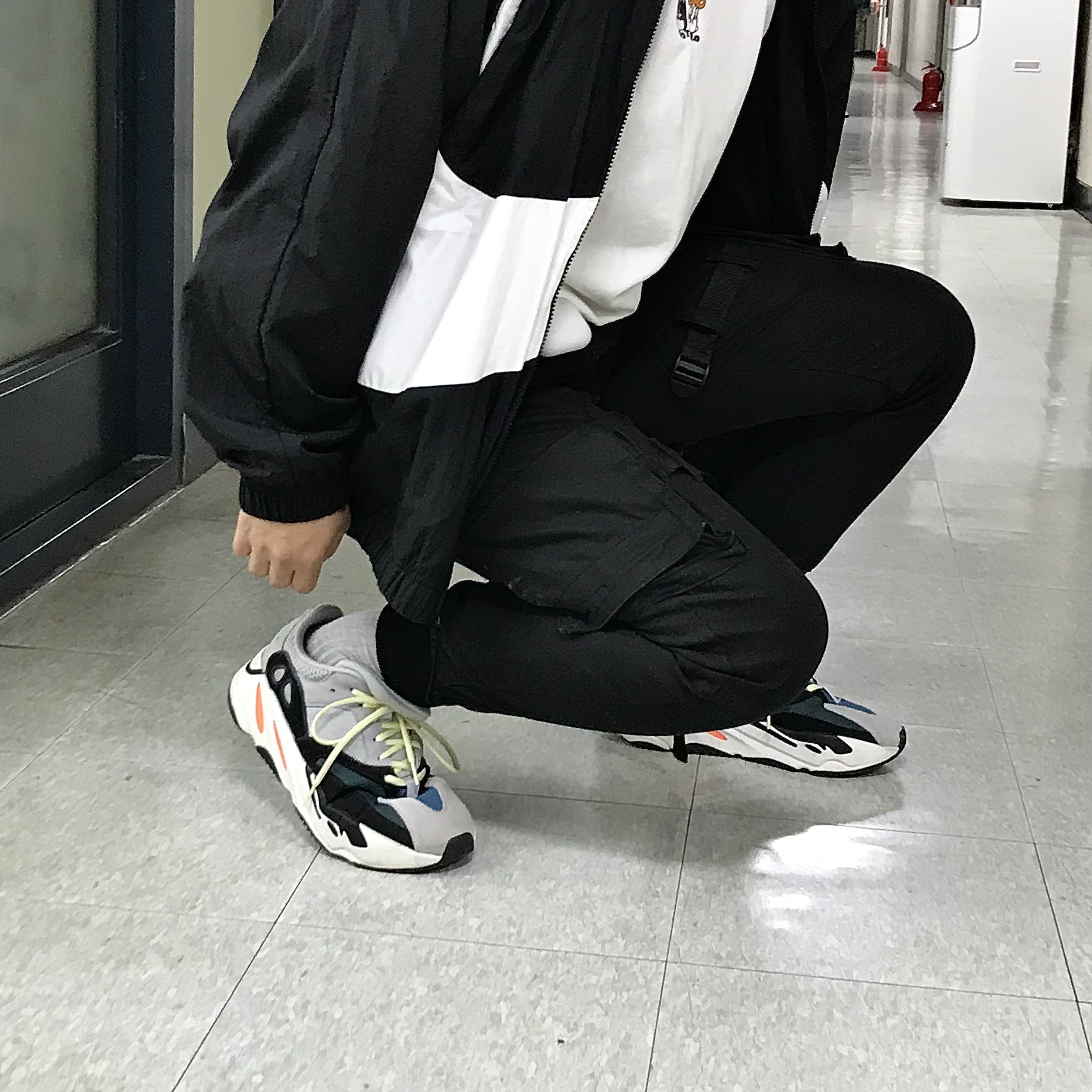 Adidas Yeezy Boost 700 Wave Runner Solid Grey 2017/2019 착용 스타일