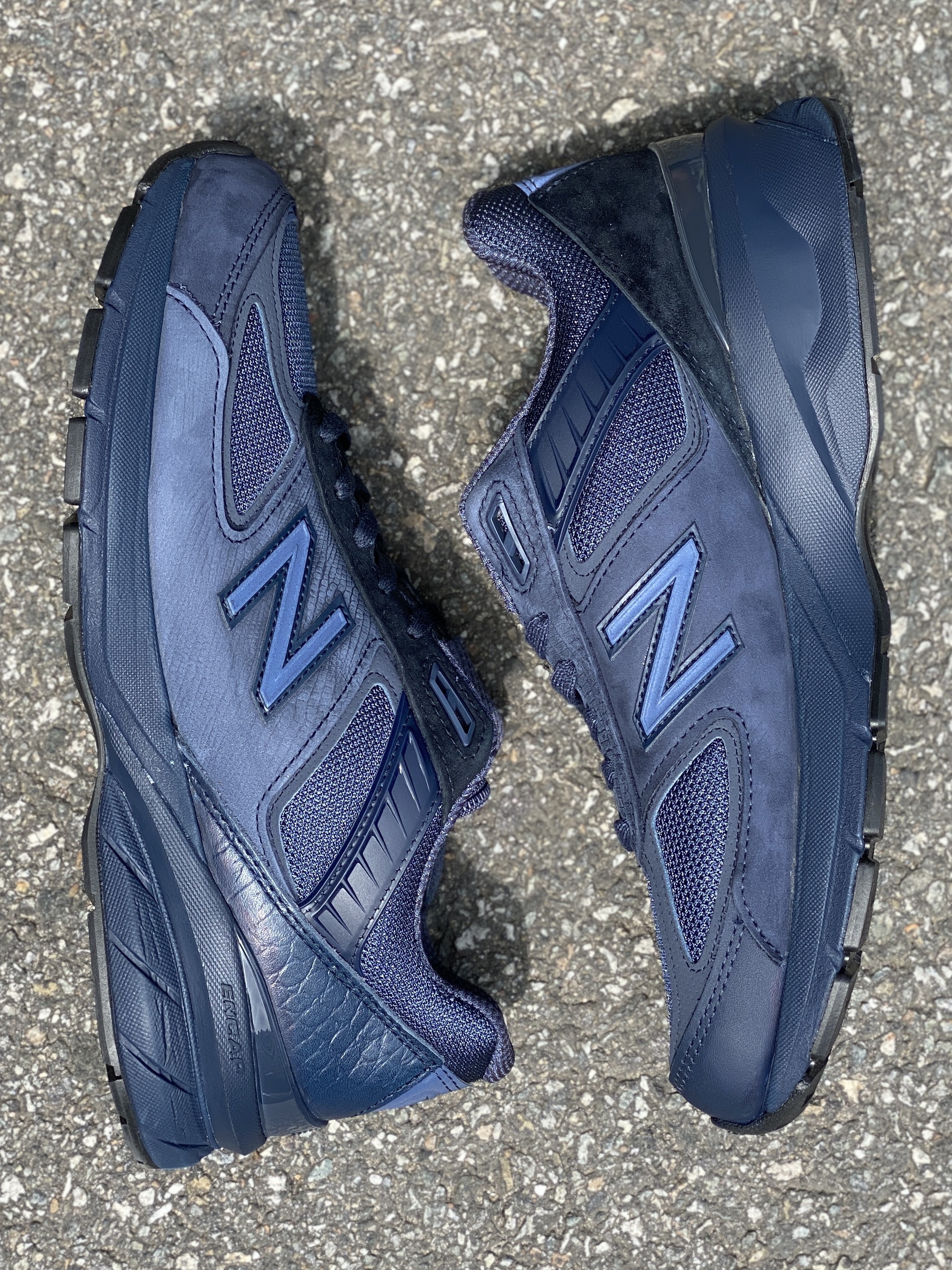 New Balance x Engineered Garments 990v5 Made in USA Navy 착용 스타일 - 3