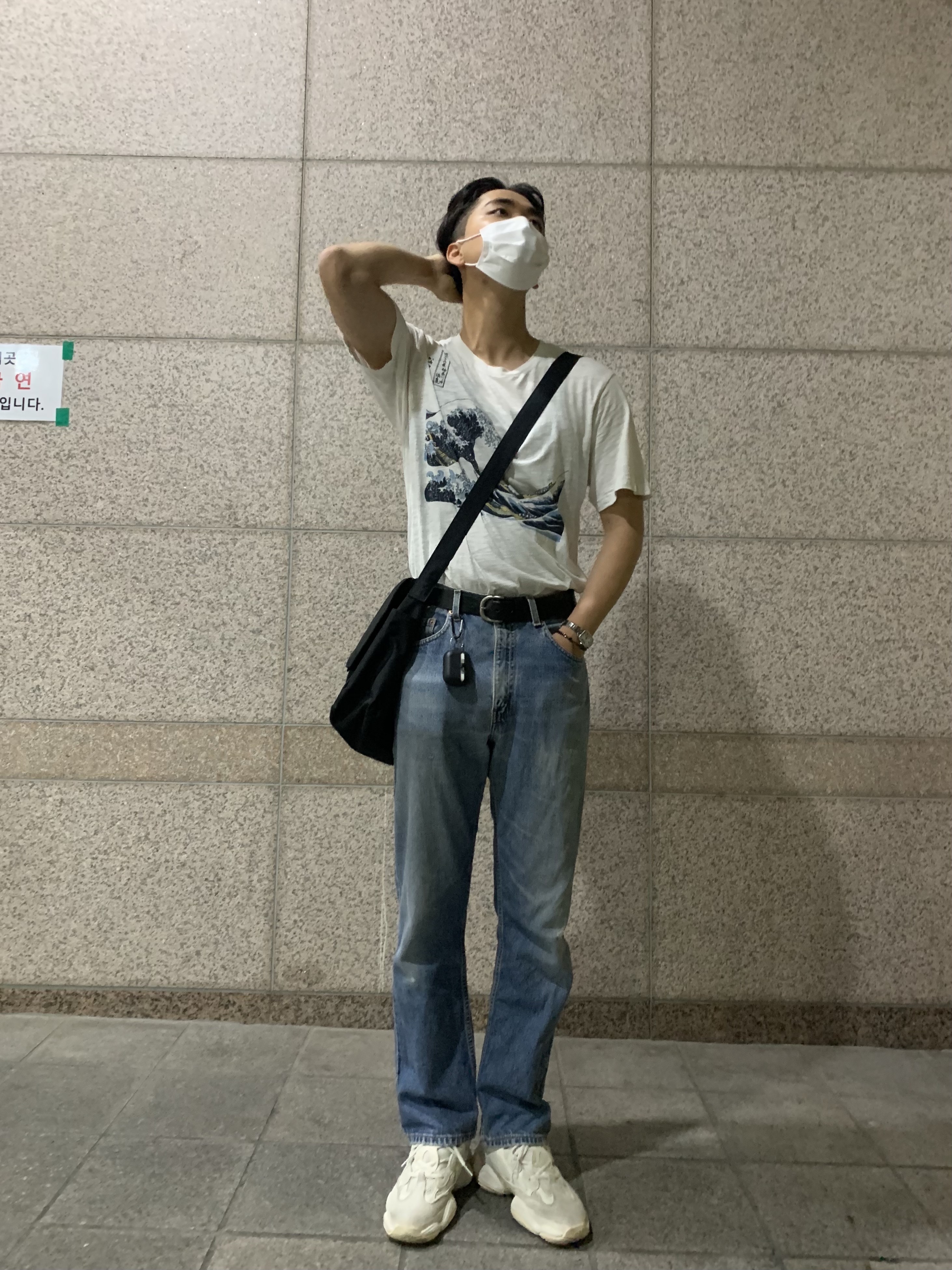 Adidas Yeezy 500 Bone White 착용 스타일 - 1