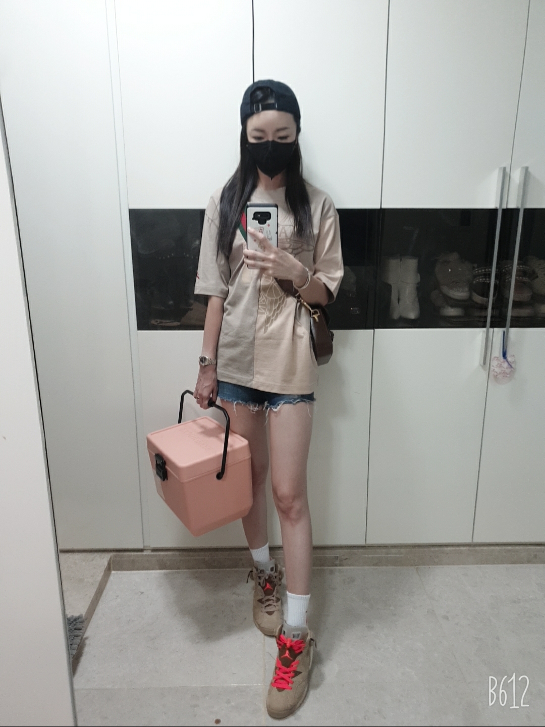 Jordan 6 x Travis Scott Retro SP British Khaki, Jordan x Travis Scott S/S Top - Asia 착용 스타일 - 3