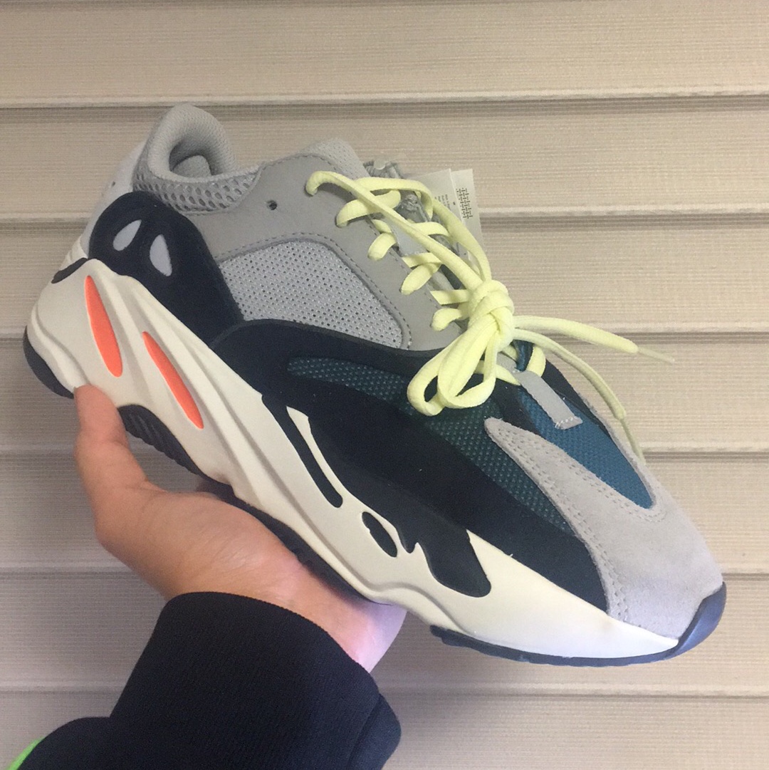 Adidas Yeezy Boost 700 Wave Runner Solid Grey 2017/2019 착용 스타일