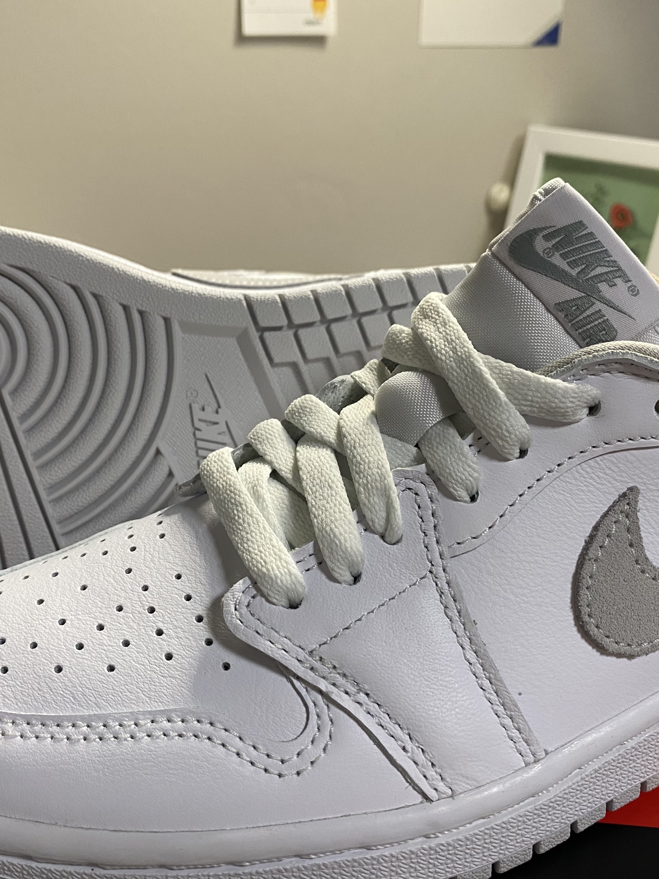 (W) Jordan 1 Low OG Neutral Grey 착용 스타일 - 2