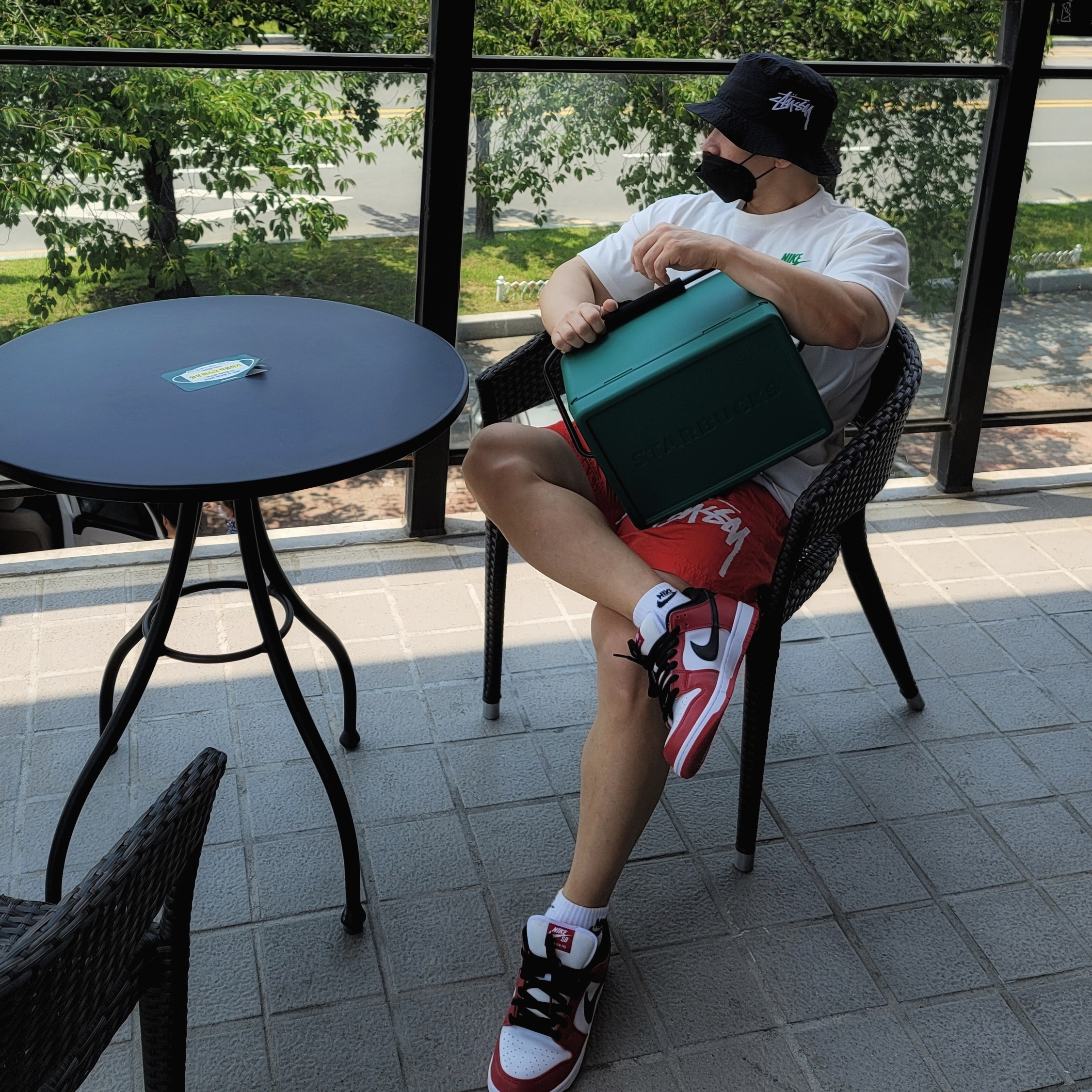 Nike x Stussy Bucket Hat Black, Nike x Stussy Water Shorts Habanero Red 착용 스타일 - 1