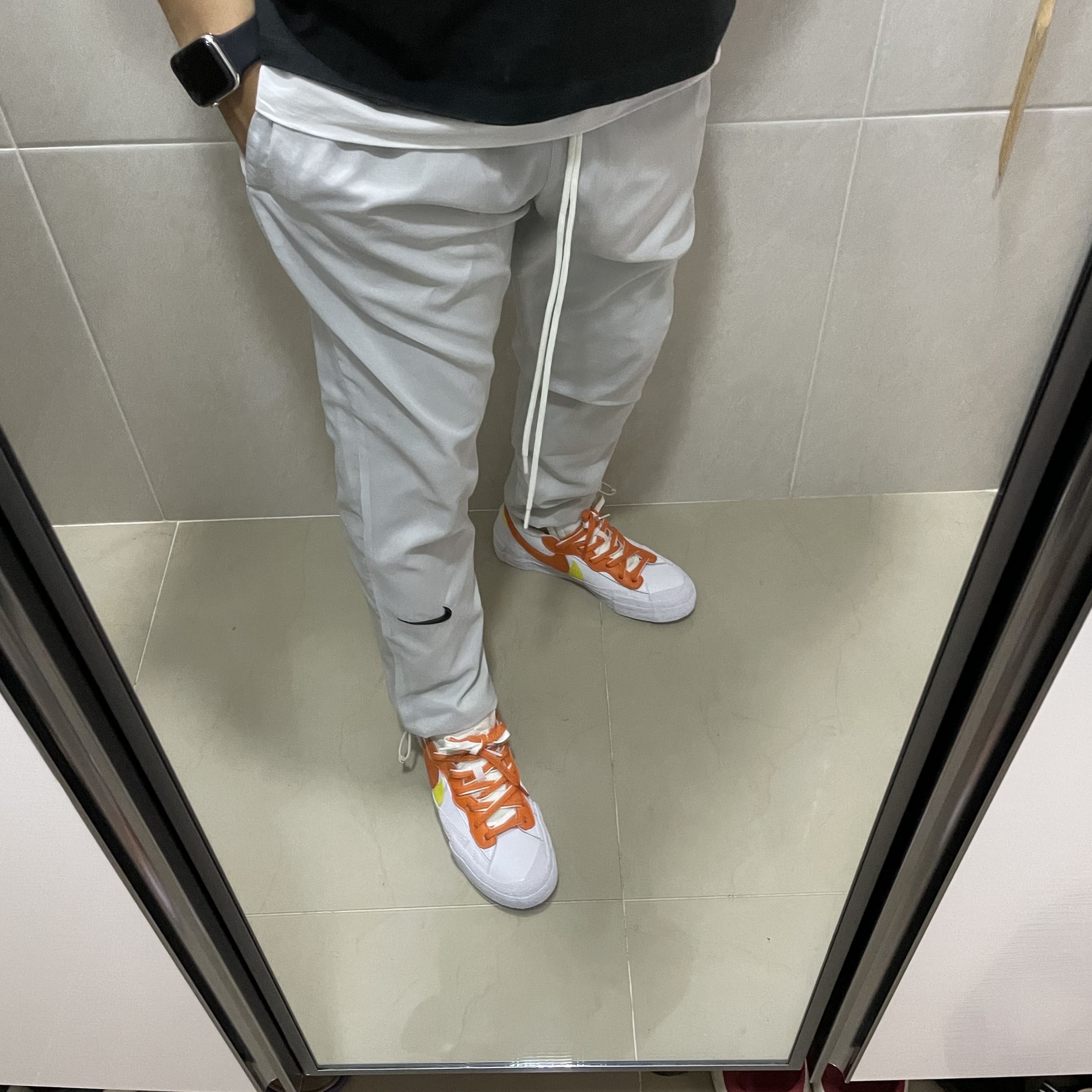 Nike x Fear of God Woven Pants Pure Platinum 착용 스타일 - 1