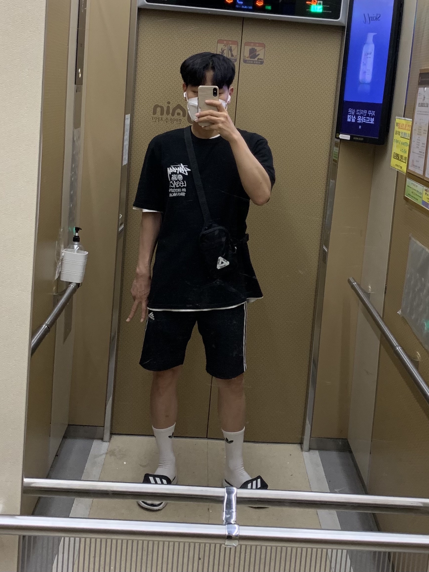 Stussy x Our Legacy Surfman T-Shirt Black - 21SS, Palace Cordura Body Shot Bag Black - 21SS 착용 스타일