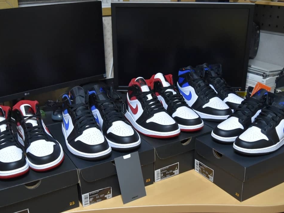 Jordan 1 Mid Gym Red Black White, Jordan 1 Mid Racer Blue 착용 스타일 - 3