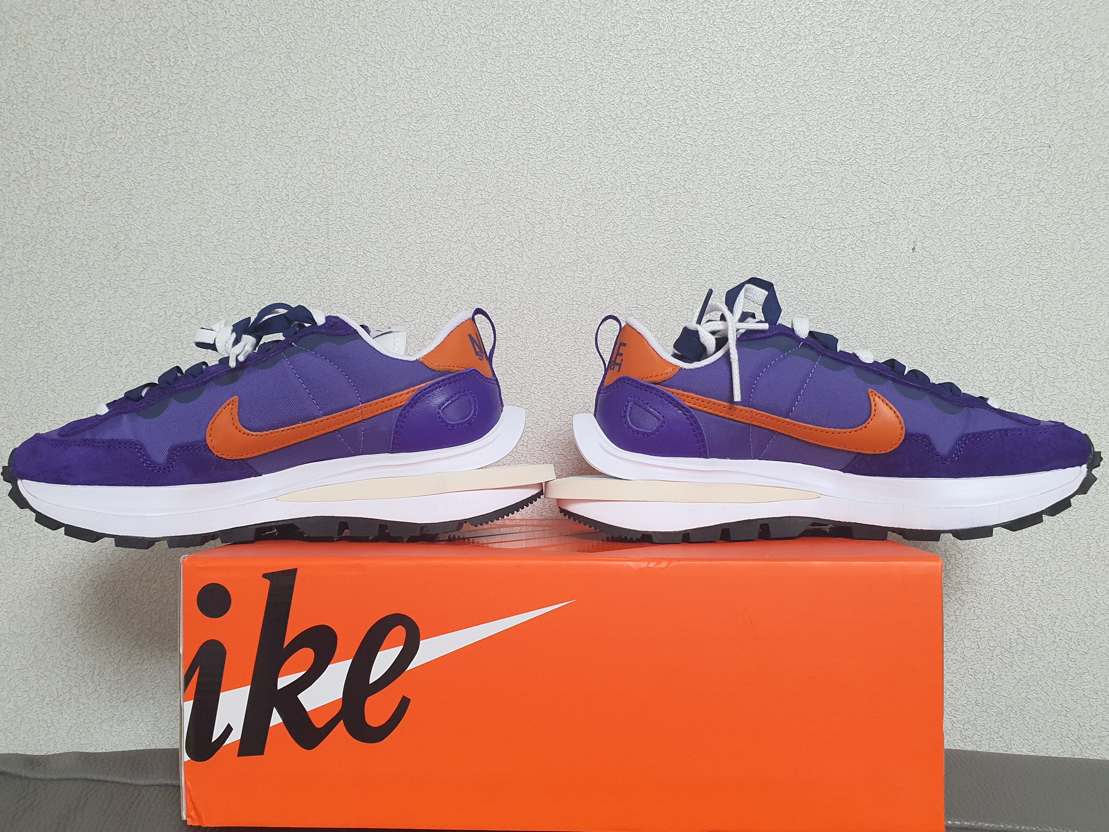 Nike x Sacai VaporWaffle Dark Iris 착용 스타일 - 2