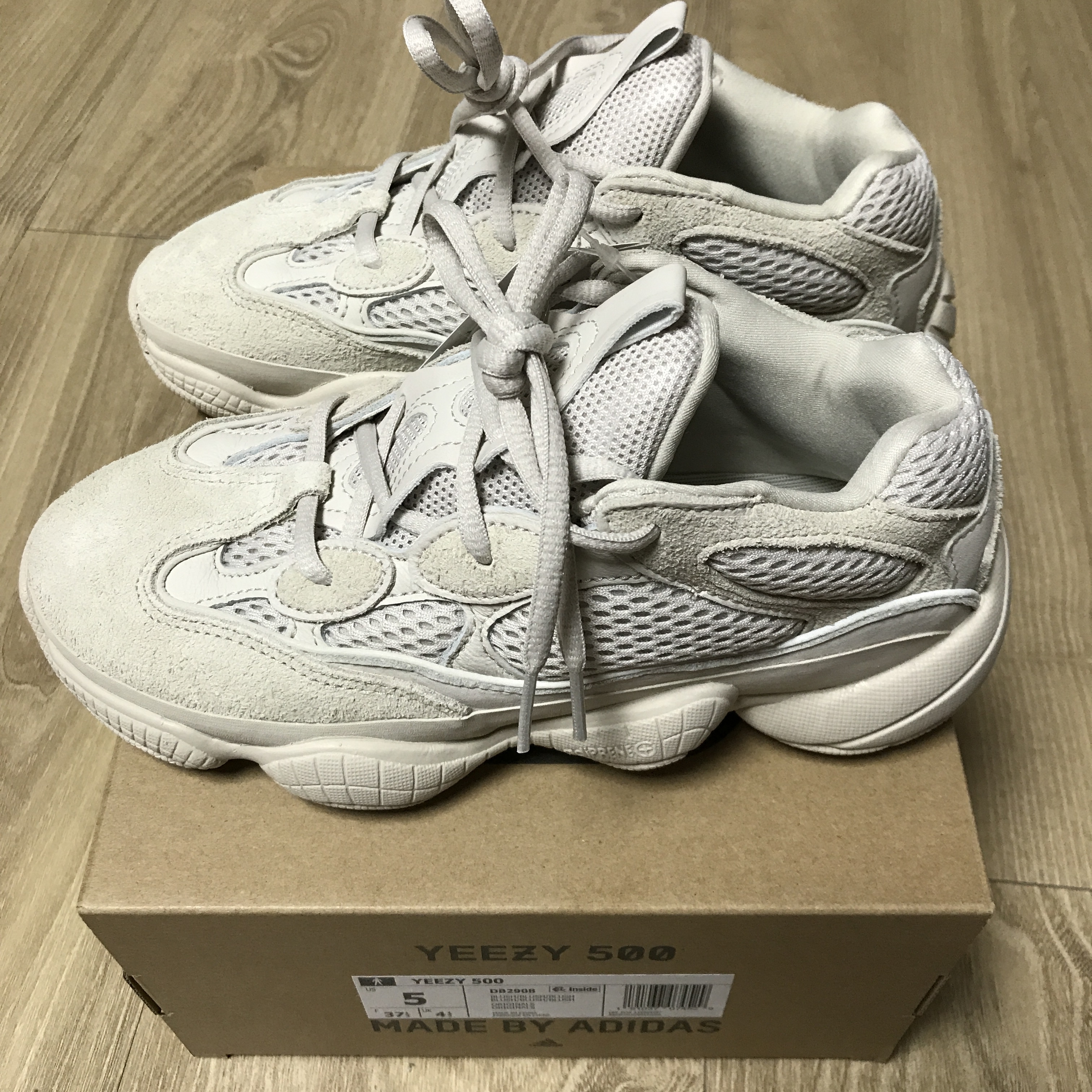 Adidas Yeezy 500 Blush 2018 착용 스타일 - 2