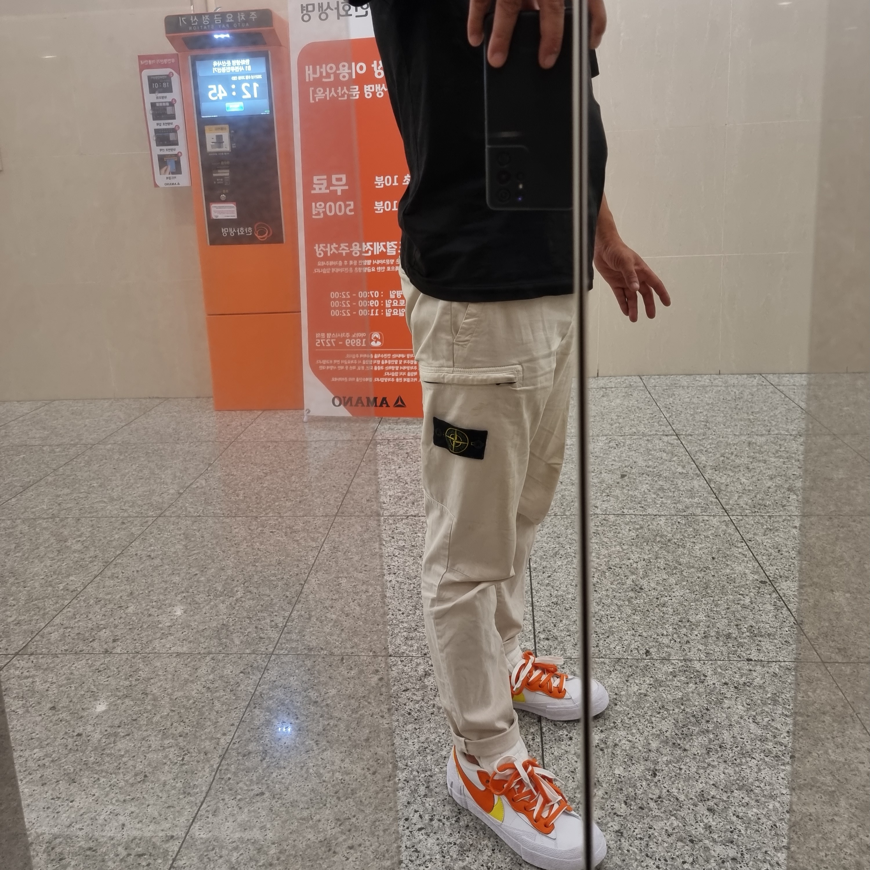 Nike x Sacai Blazer Low Magma Orange, Stone Island 24113 T-Shirt Black - 21SS 착용 스타일