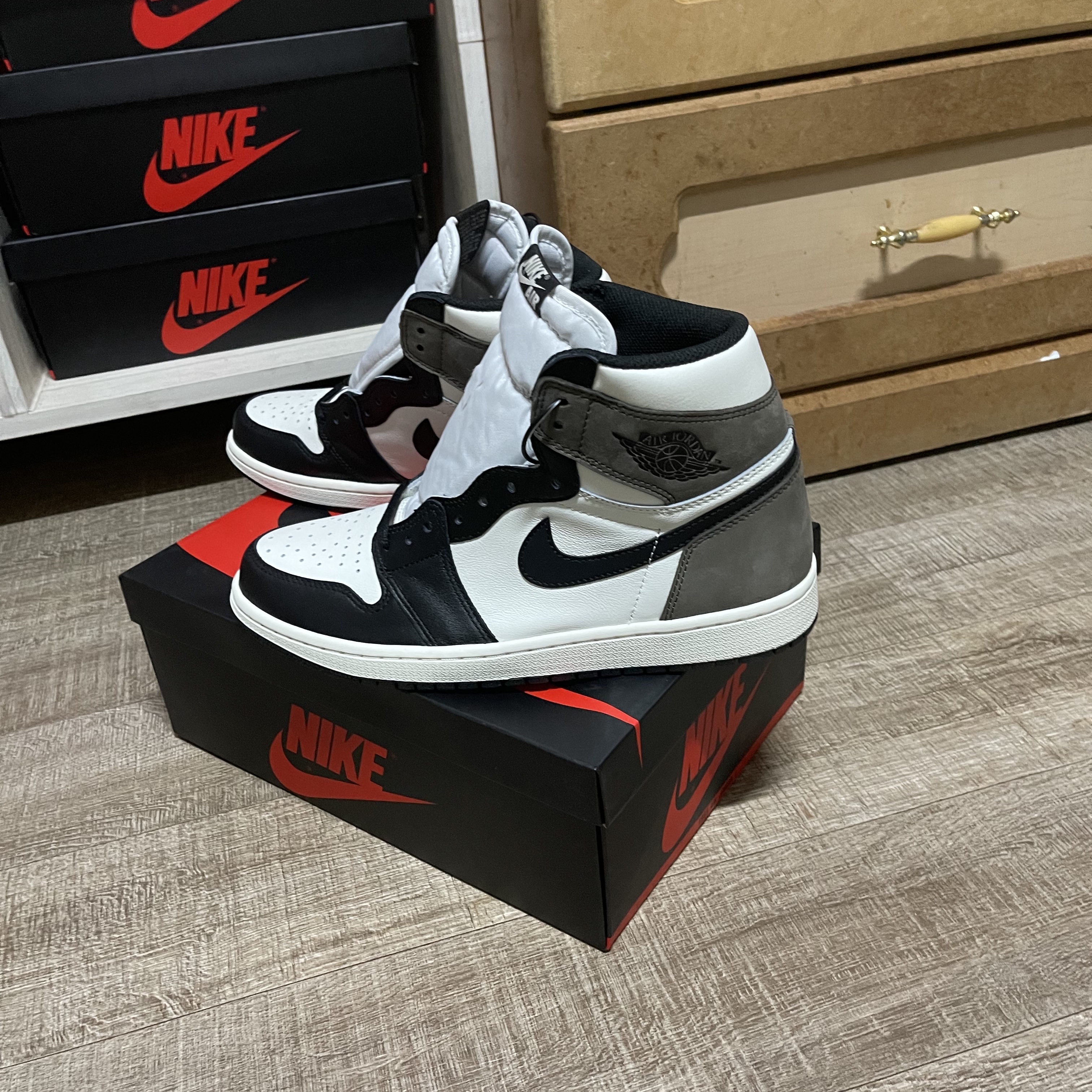 Jordan 1 Retro High OG Black Mocha 착용 스타일 - 1