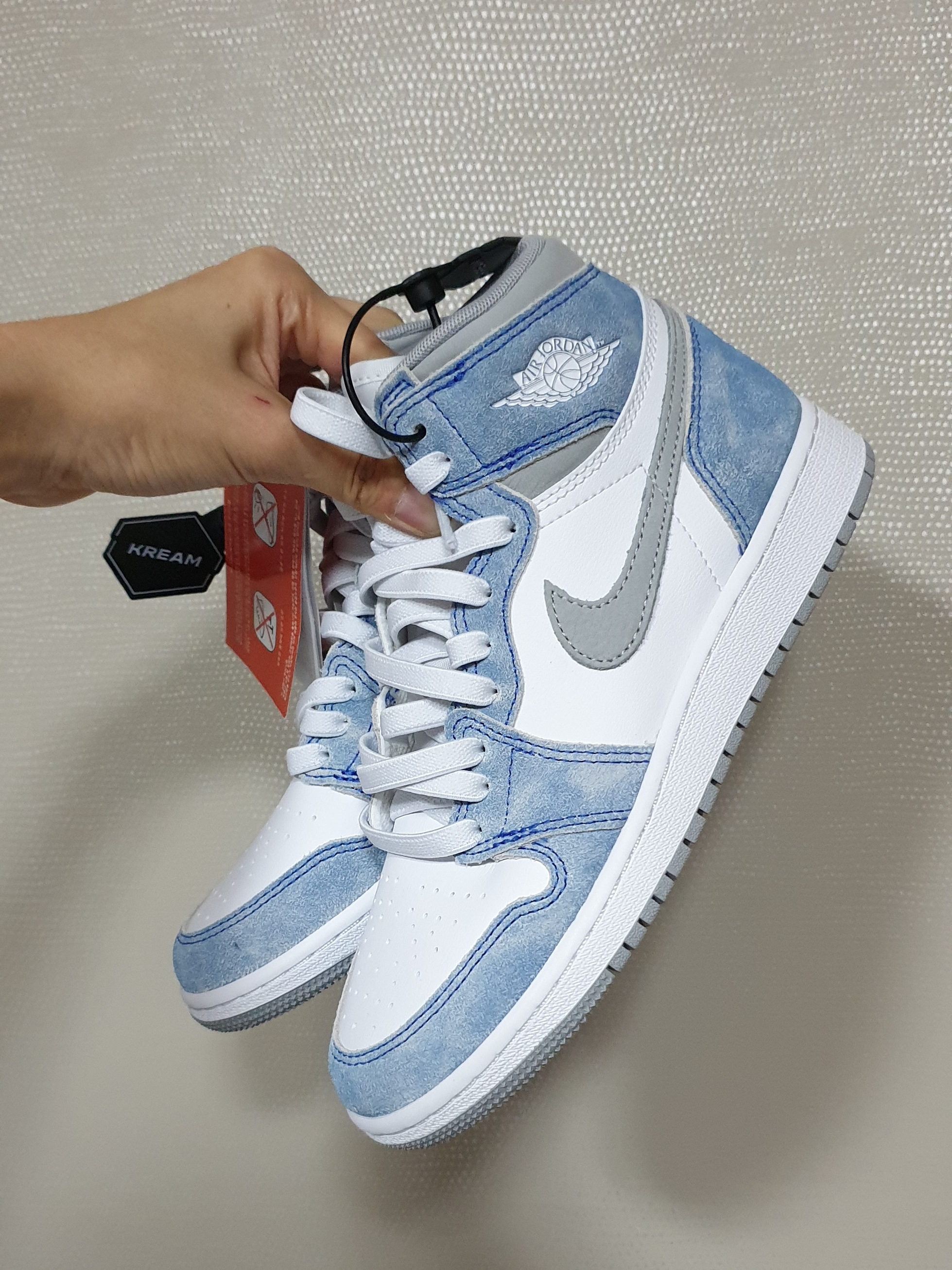 Jordan 1 Retro High OG Hyper Royal, (GS) Jordan 1 Retro High OG Hyper Royal 착용 스타일 - 2