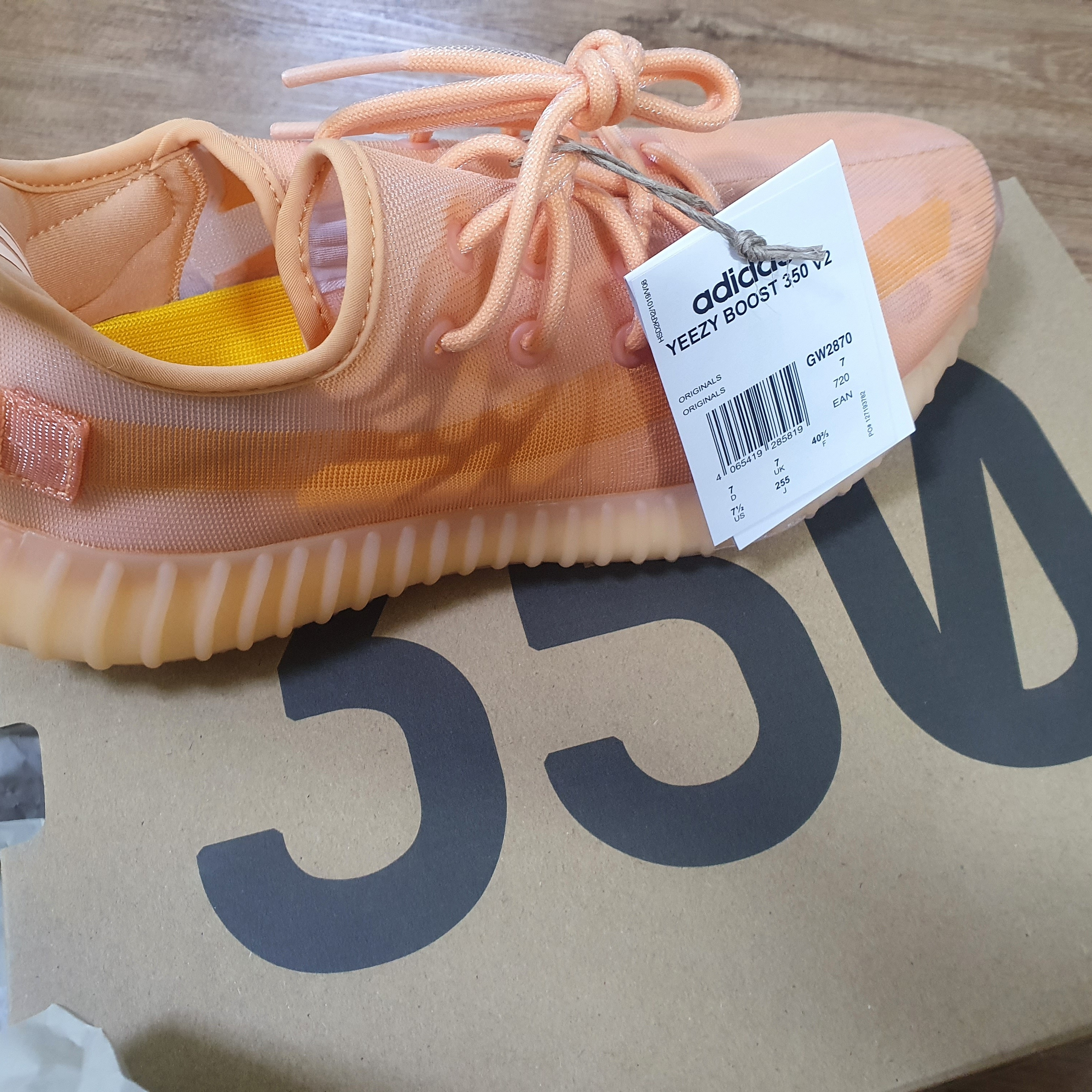 Adidas Yeezy Boost 350 V2 Mono Clay 착용 스타일