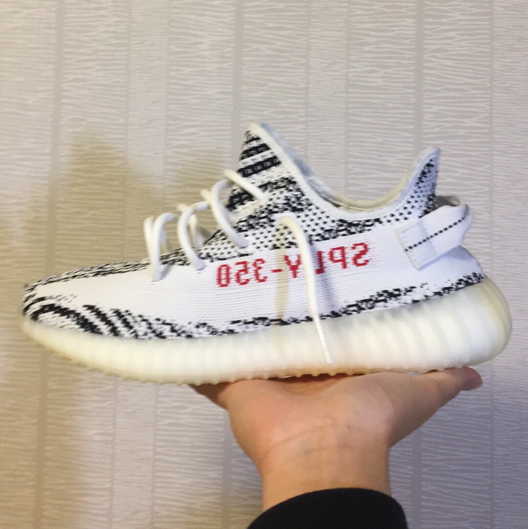 Adidas Yeezy Boost 350 V2 Zebra 2017/2019/2020 착용 스타일