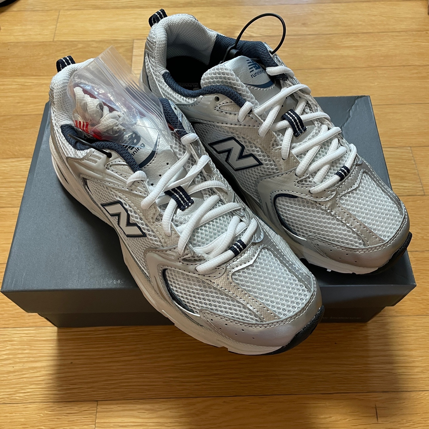 New Balance 530 Steel Grey 착용 스타일