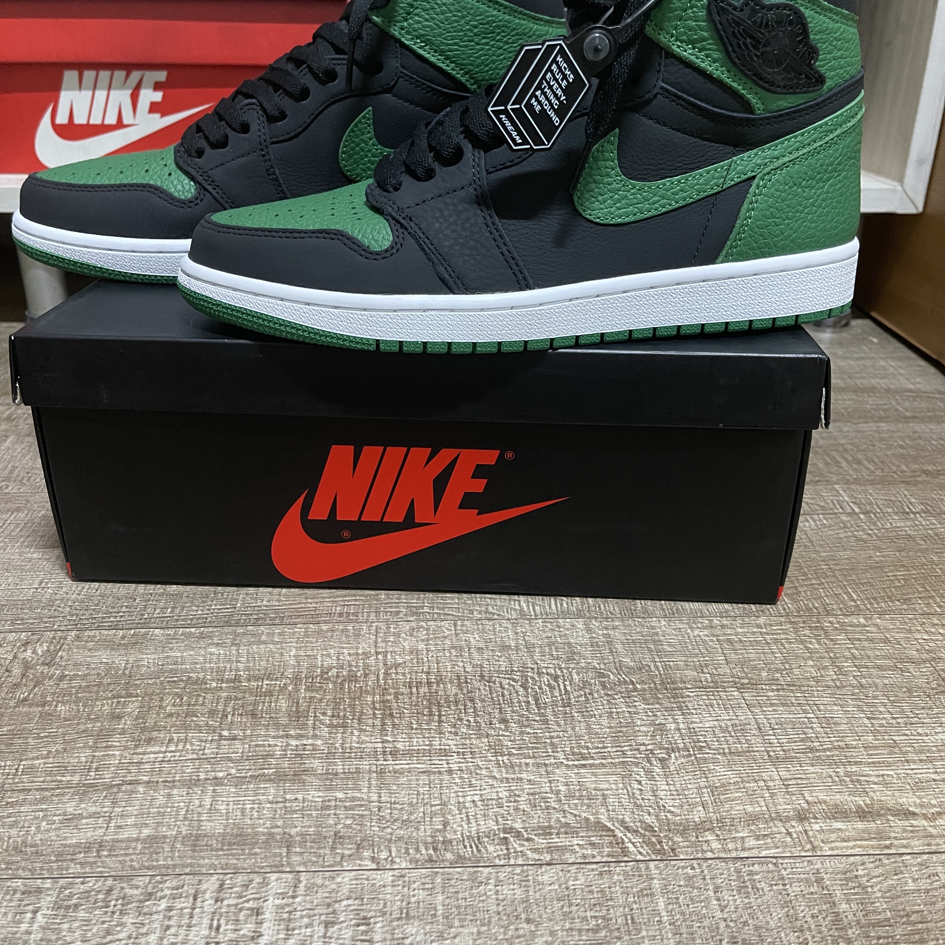 Jordan 1 Retro High OG Pine Green Black 착용 스타일 - 3