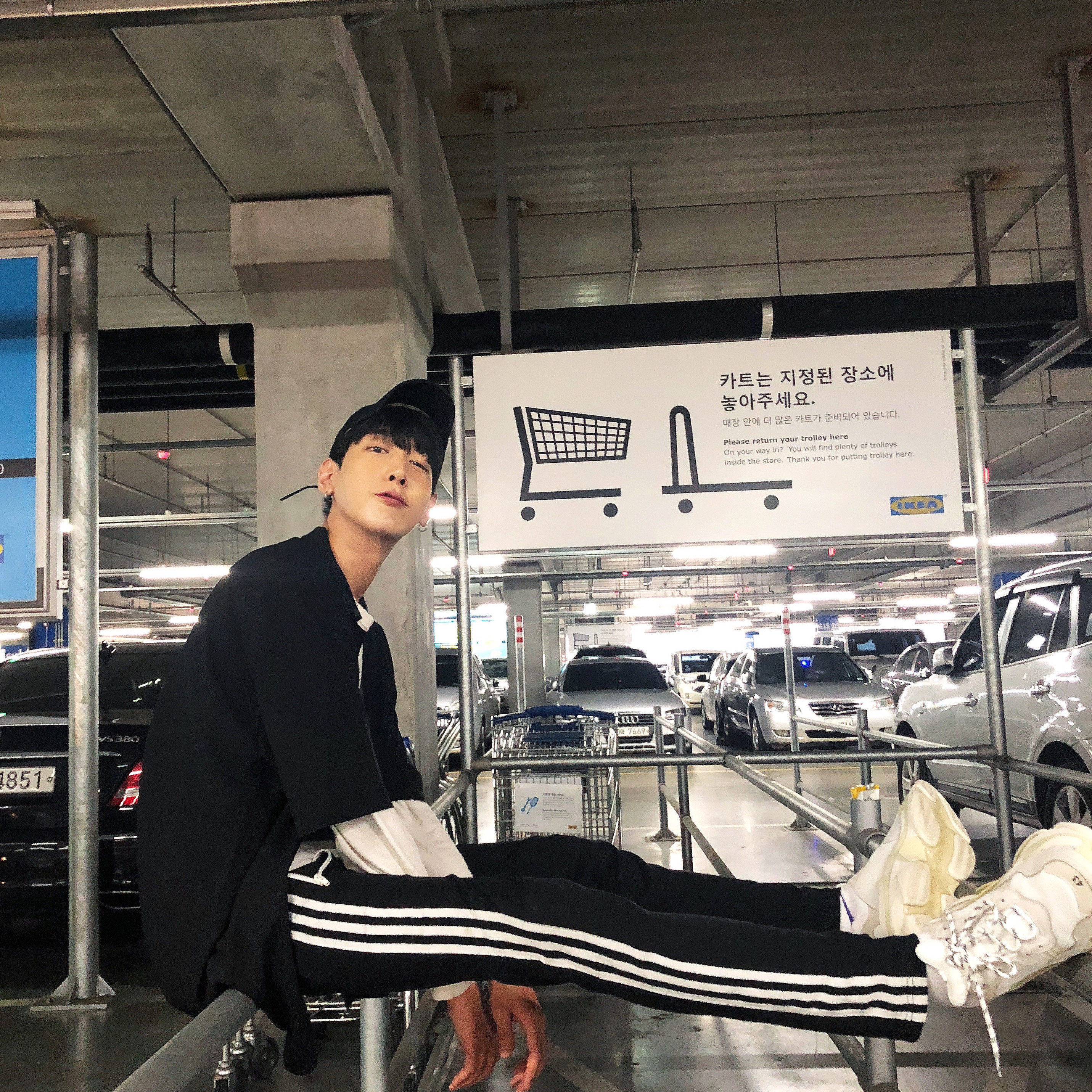 (W) Balenciaga Triple S Clear Sole White 2019 착용 스타일