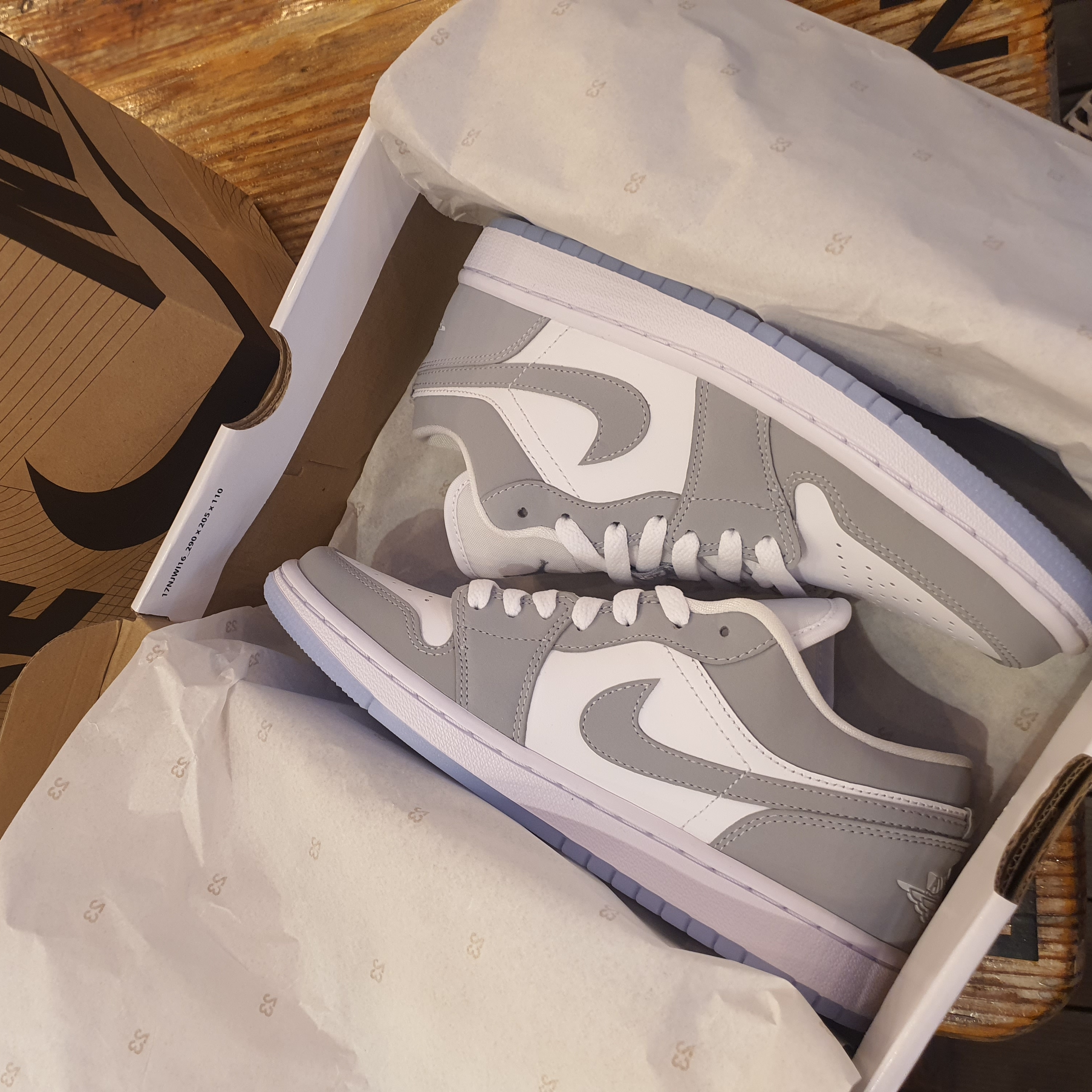 (W) Jordan 1 Low White Wolf Grey 착용 스타일
