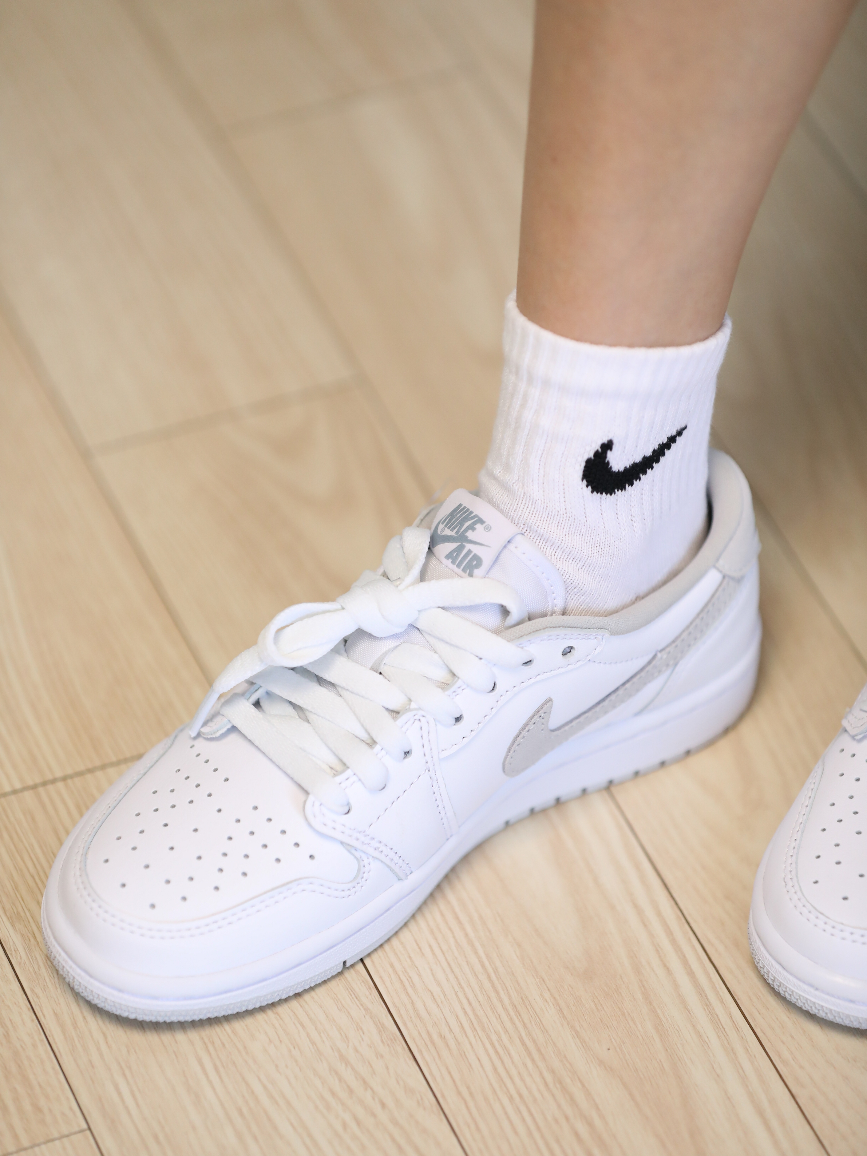 (W) Jordan 1 Low OG Neutral Grey 착용 스타일 - 3