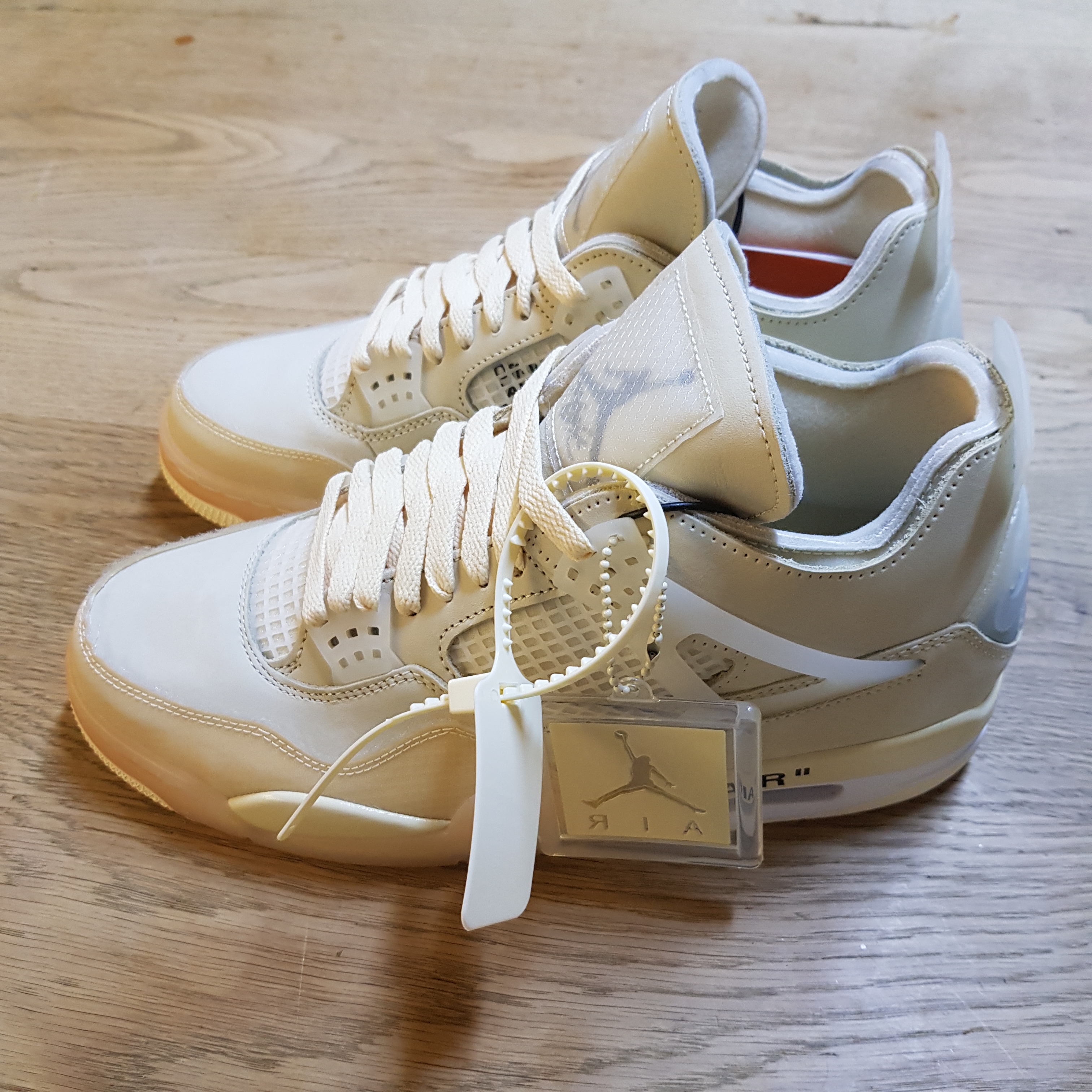 (W) Jordan 4 x Off-White Retro SP Sail 착용 스타일