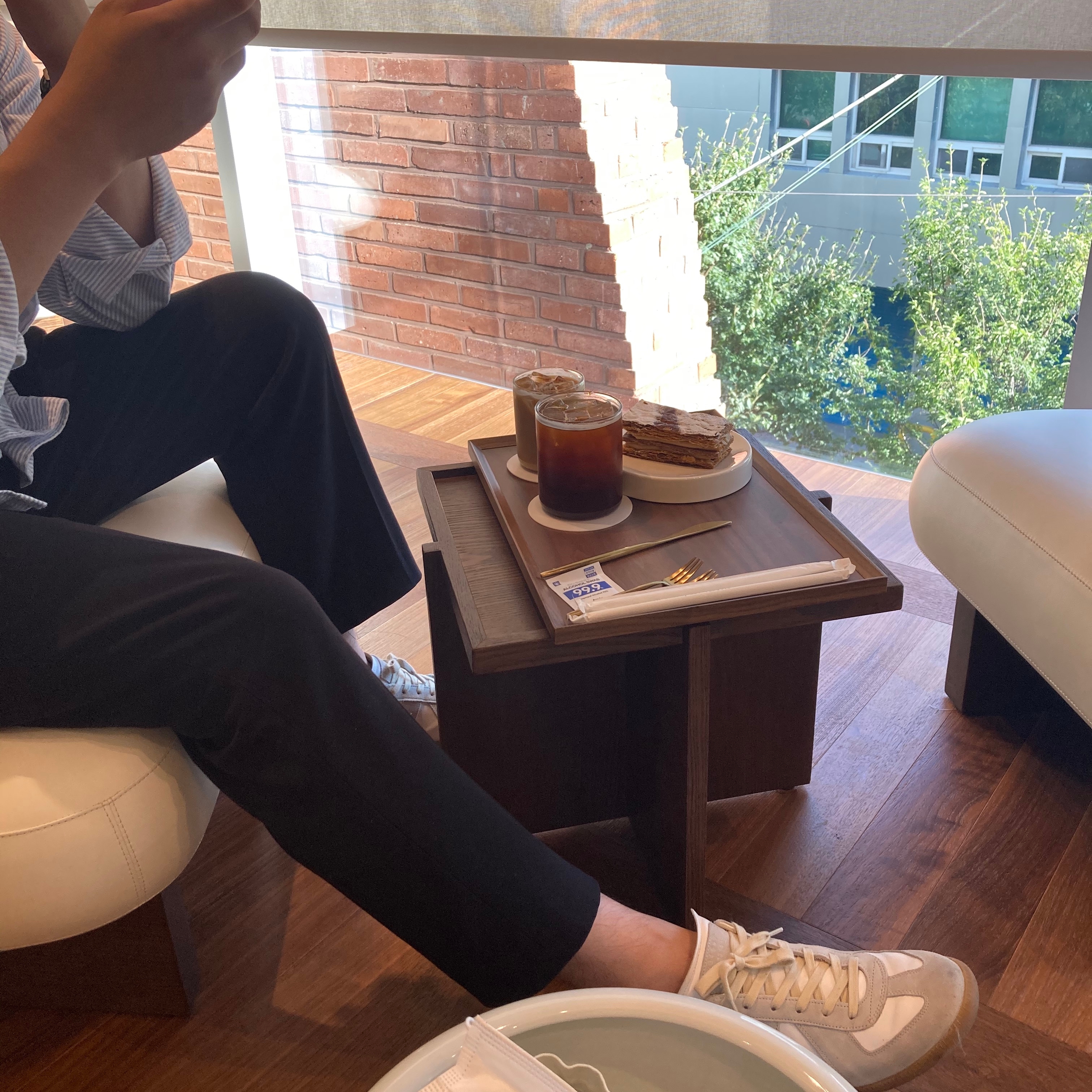 Maison Margiela Calfskin Replica Sneakers 착용 스타일