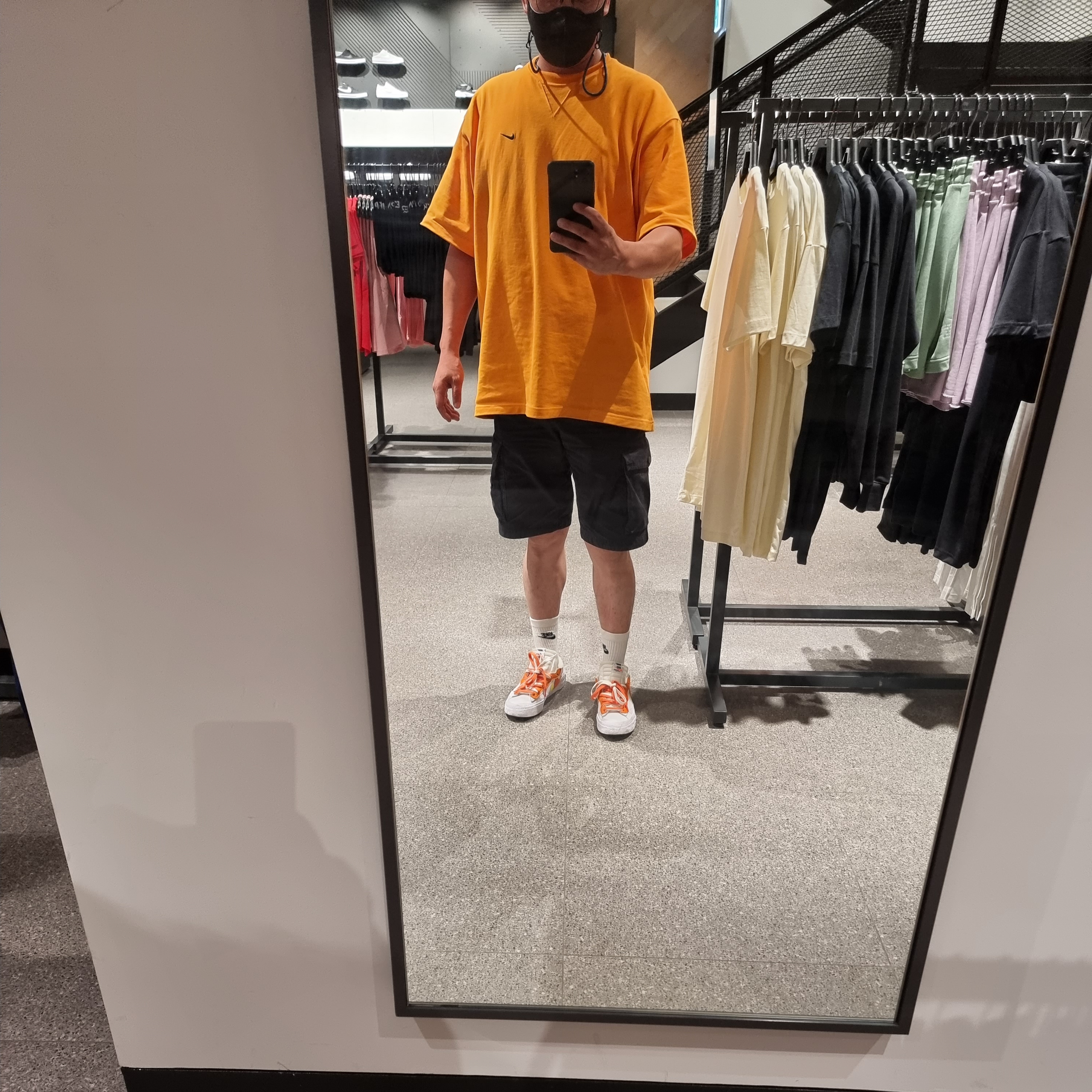Nike x Sacai Blazer Low Magma Orange, Nike x Kim Jones Oversized T-Shirt Circuit Orange - US/EU 착용 스타일 - 2