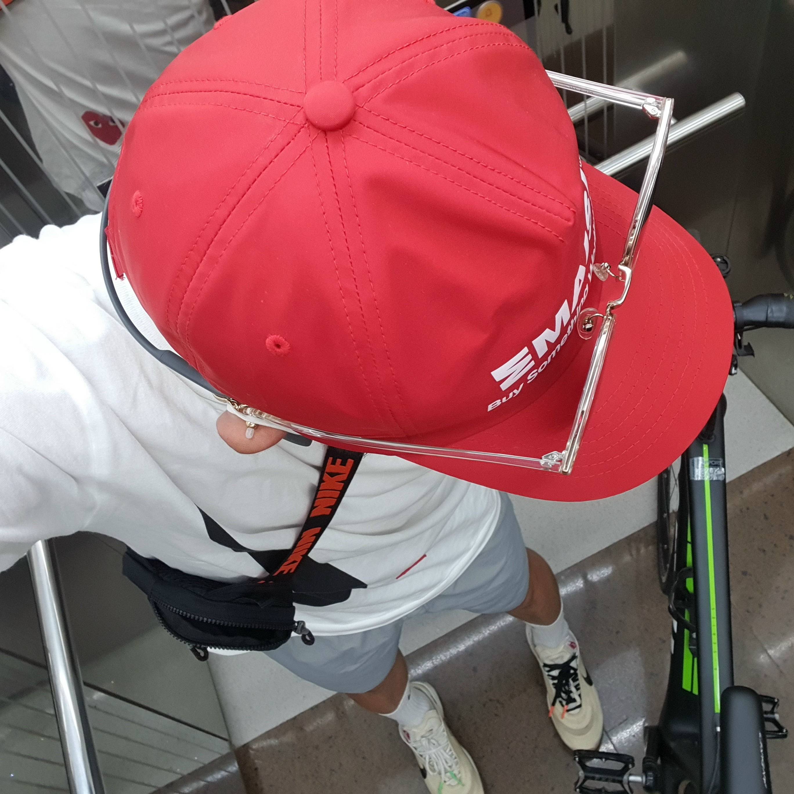 Play Comme des Garcons x Nike T-Shirt White, Nike x Off-White Air Max 97 OG The Ten 착용 스타일