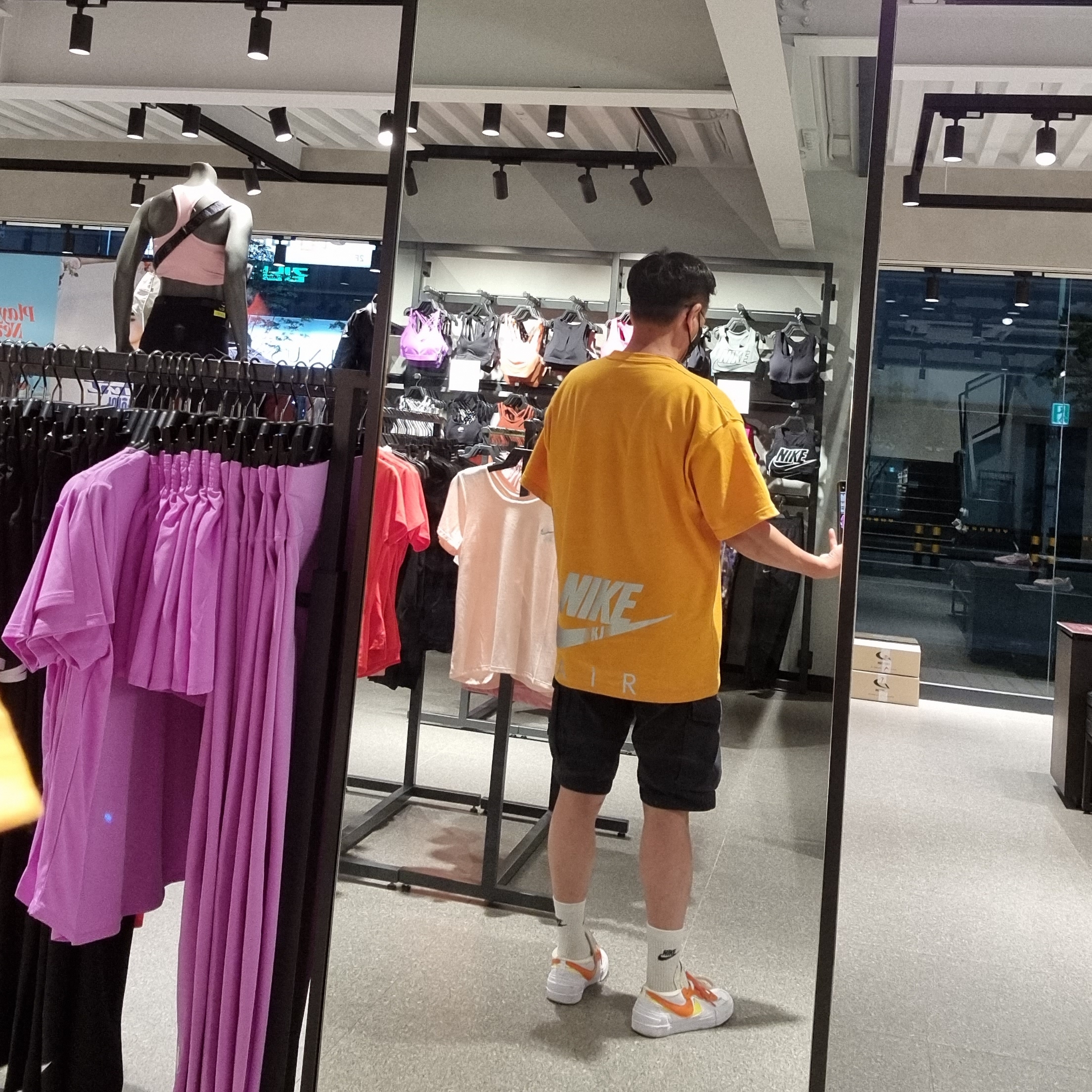 Nike x Sacai Blazer Low Magma Orange, Nike x Kim Jones Oversized T-Shirt Circuit Orange - US/EU 착용 스타일 - 1
