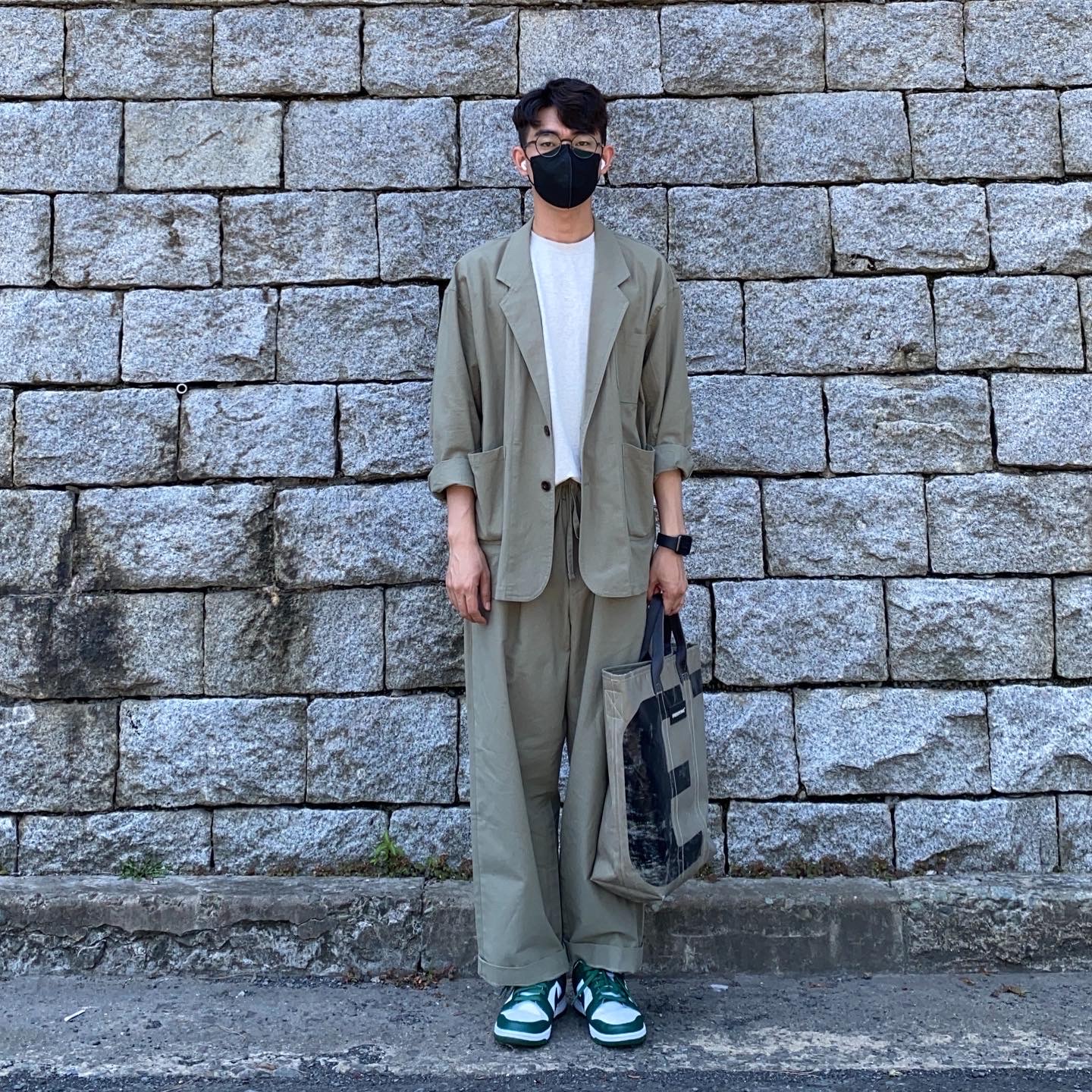 Nike Dunk Low Retro Varsity Green, Maison Kitsune x Ader Error Tetris Fox T-Shirt Off White 착용 스타일 - 1