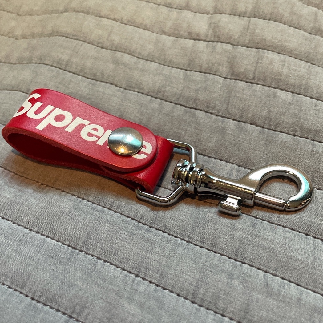 Supreme Leather Key Loop Red - 21SS 착용 스타일 - 2
