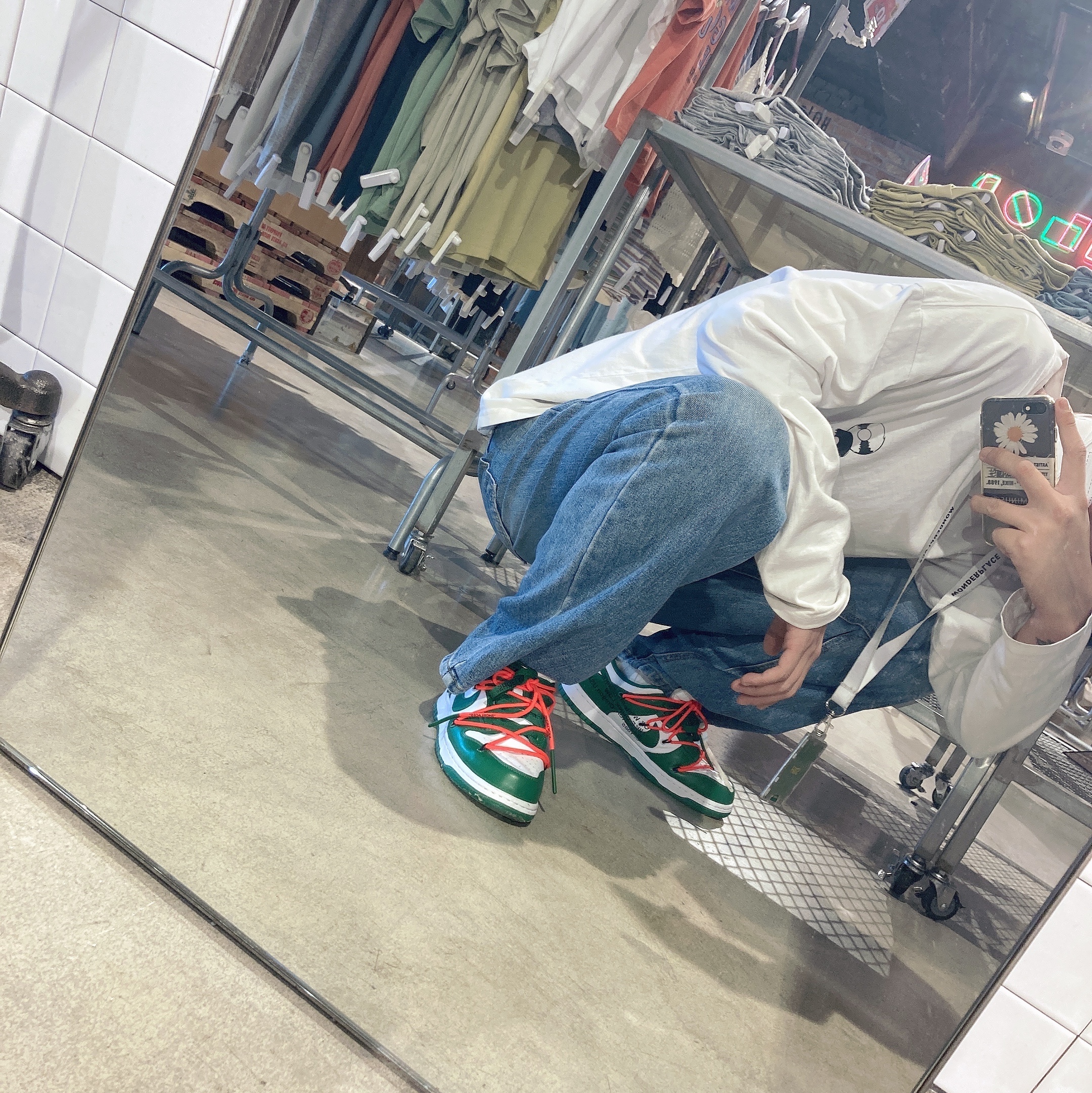 Nike x Off-White Dunk Low Pine Green, Nike x Peaceminusone Air Force 1 Low Para-Noise 착용 스타일