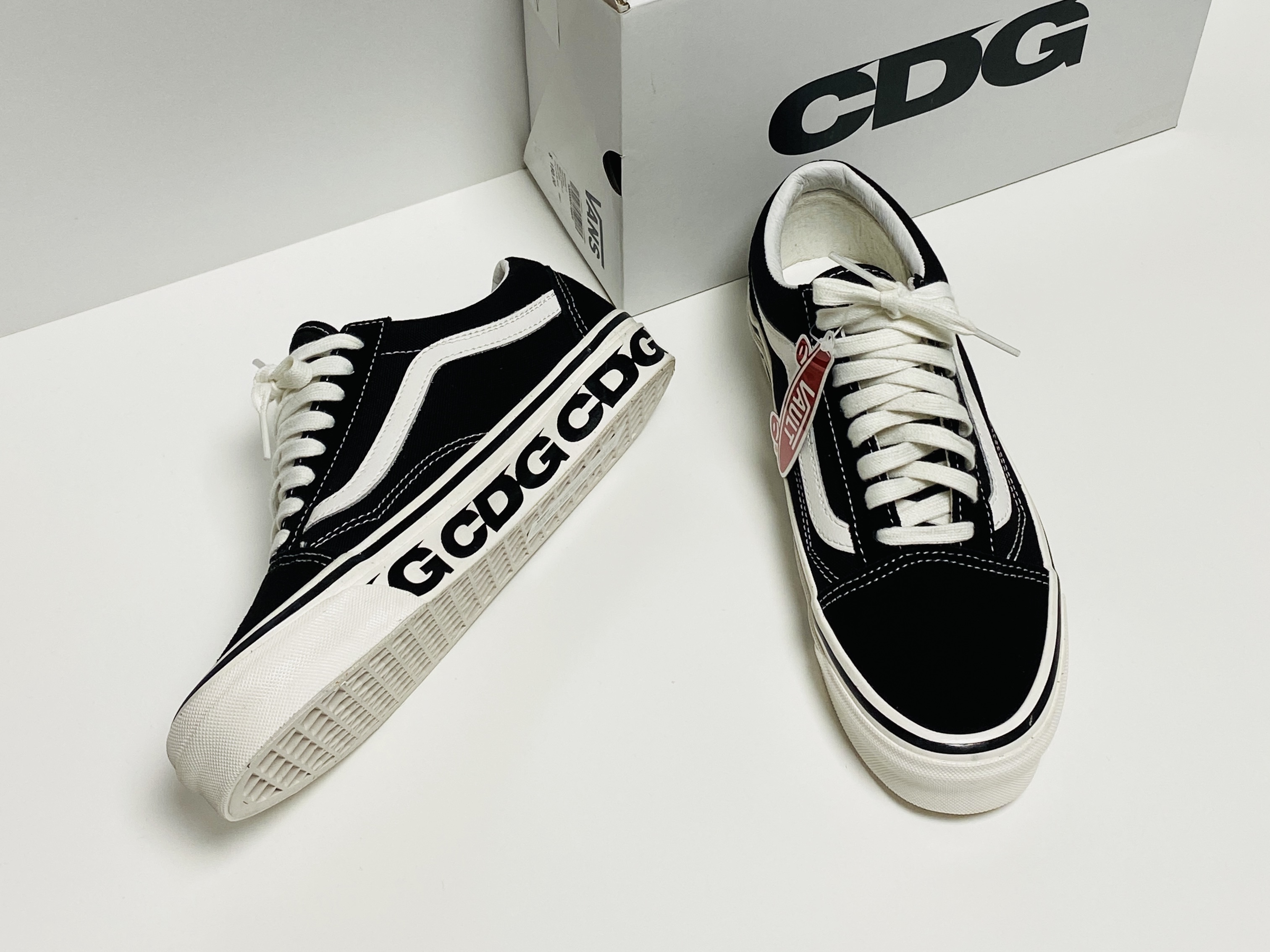 Vans Vault x CDG OG Old Skool LX Side Wall 착용 스타일 - 3