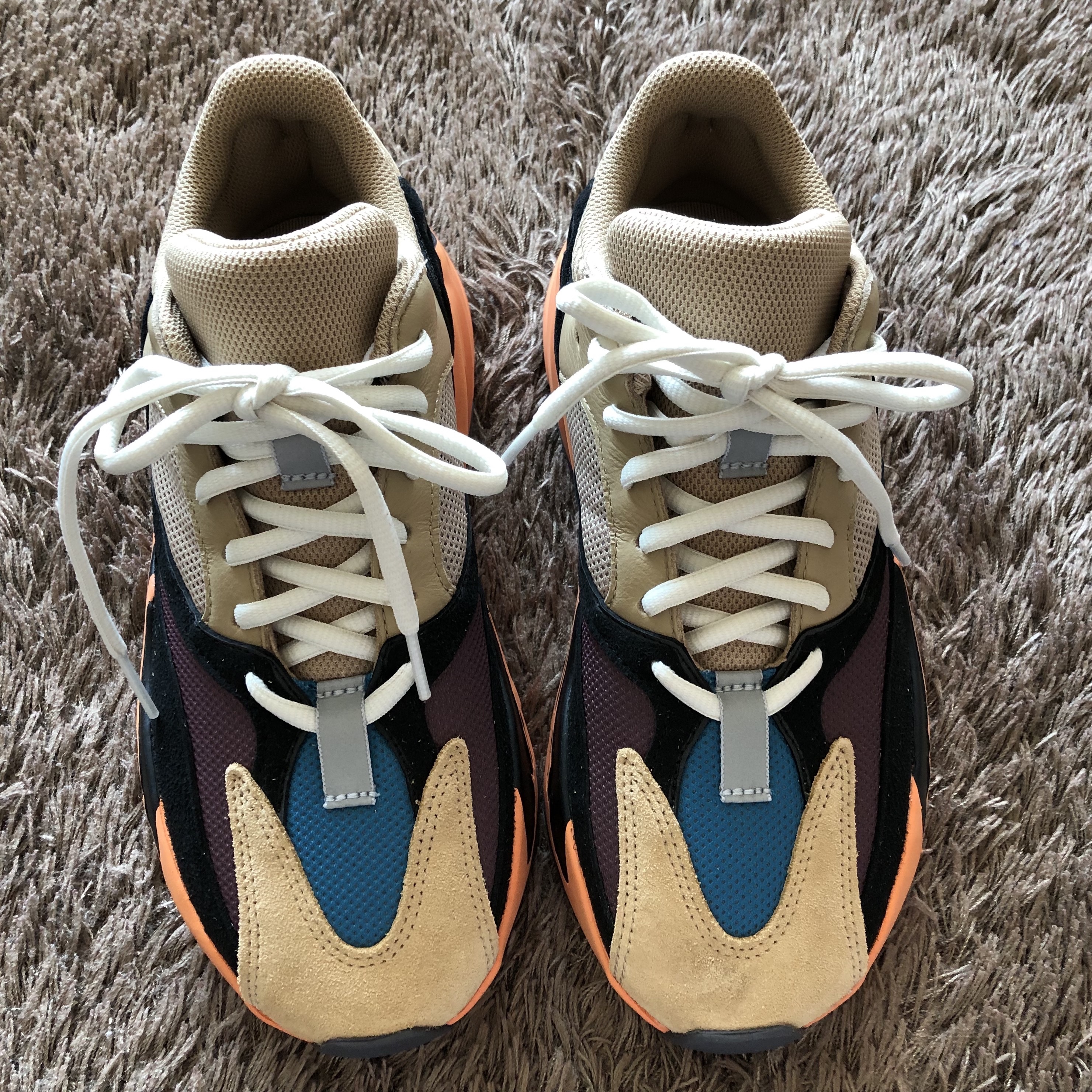 Adidas Yeezy Boost 700 Enflame Amber 착용 스타일 - 4