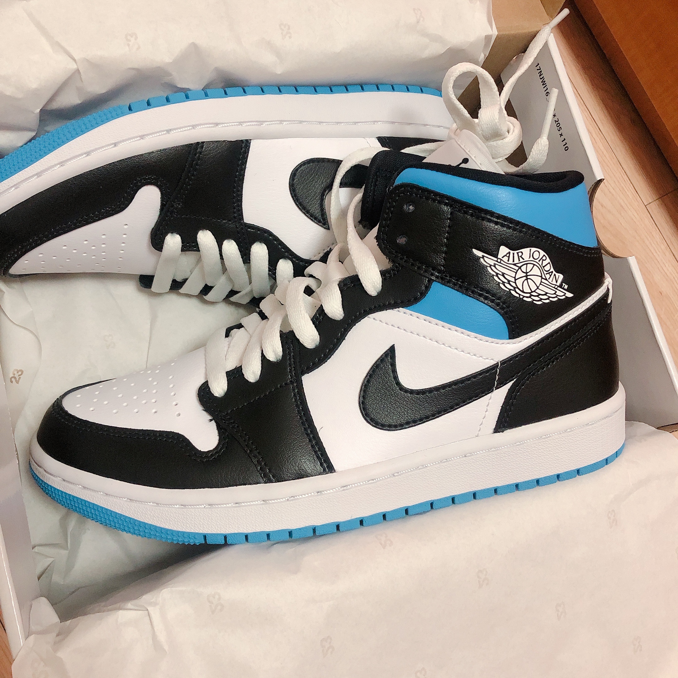 (W) Jordan 1 Mid White Black University Blue 착용 스타일