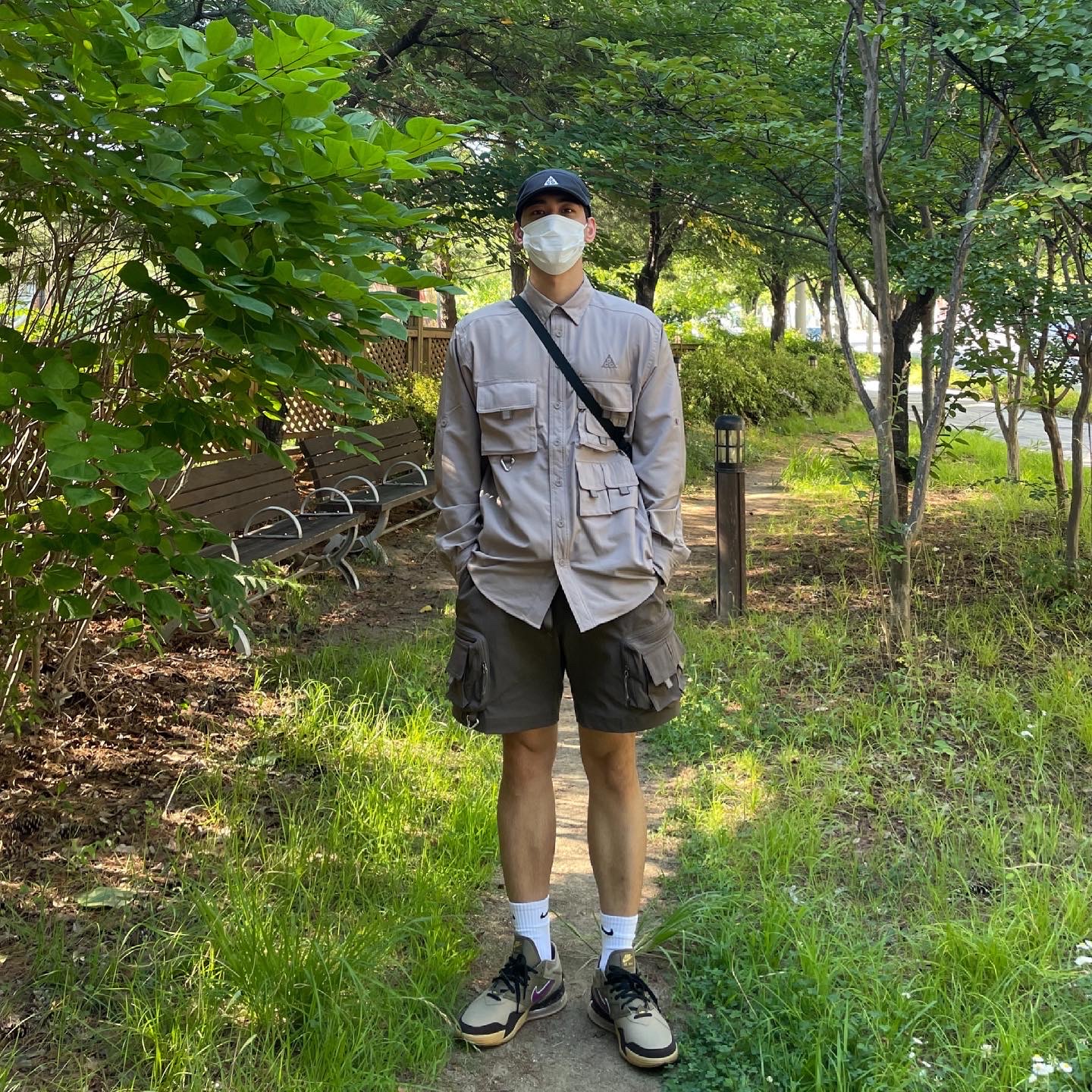 Nike x Atmos LeBron 18 Low Viotech, Nike ACG Cargo Shorts Ironstone - Asia 착용 스타일 - 2