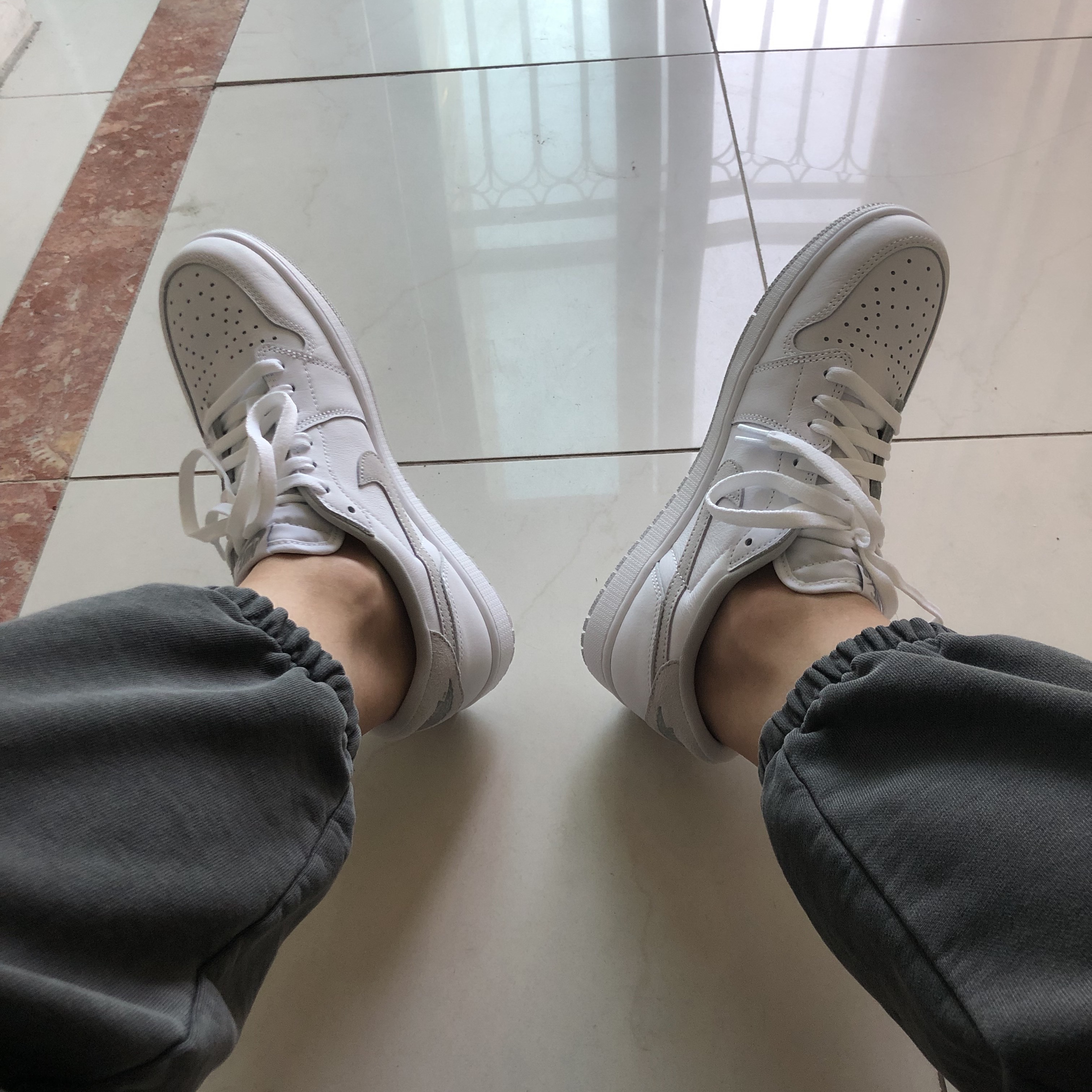 Jordan 1 Low OG Neutral Grey 착용 스타일