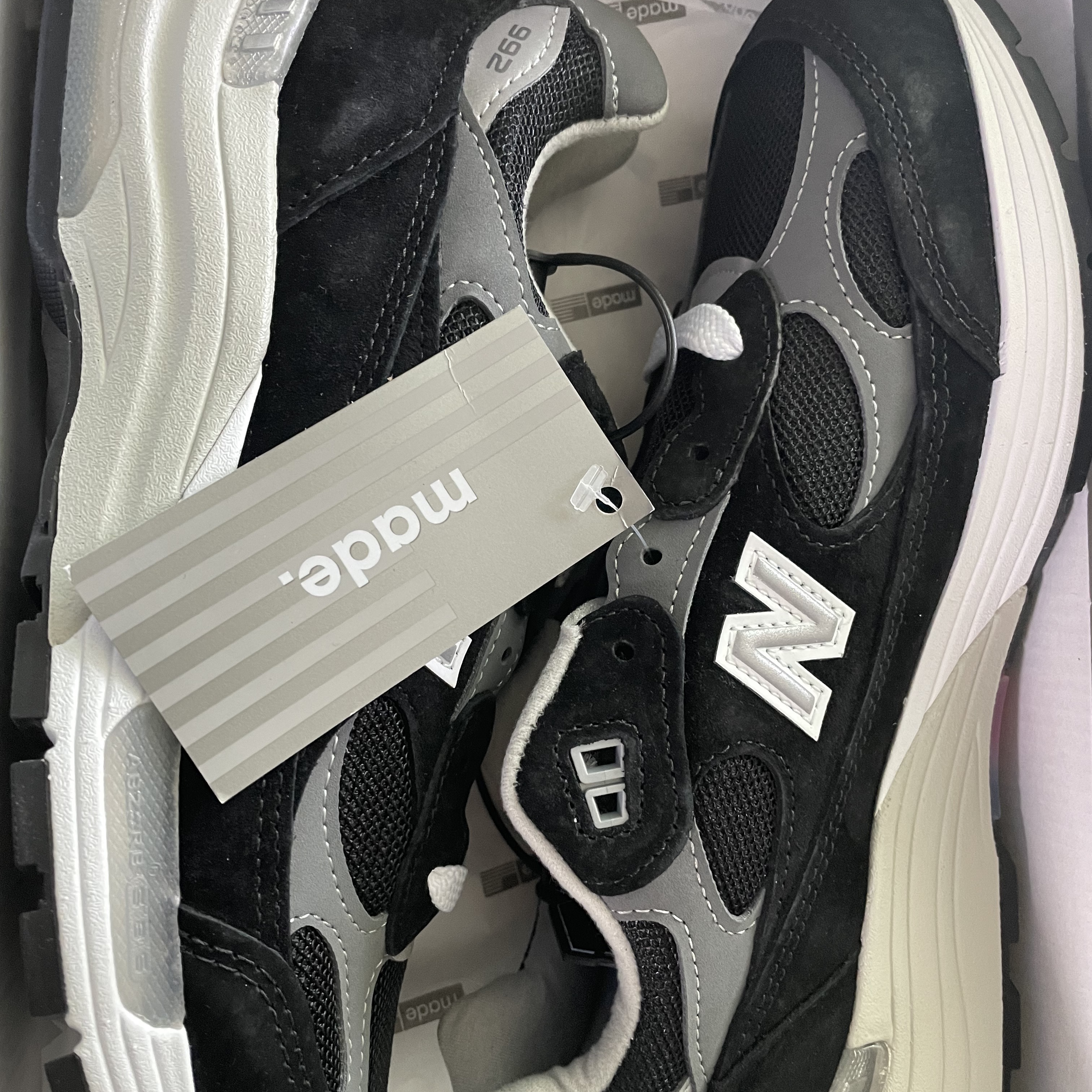 New Balance 992 Made in USA Black Grey 착용 스타일