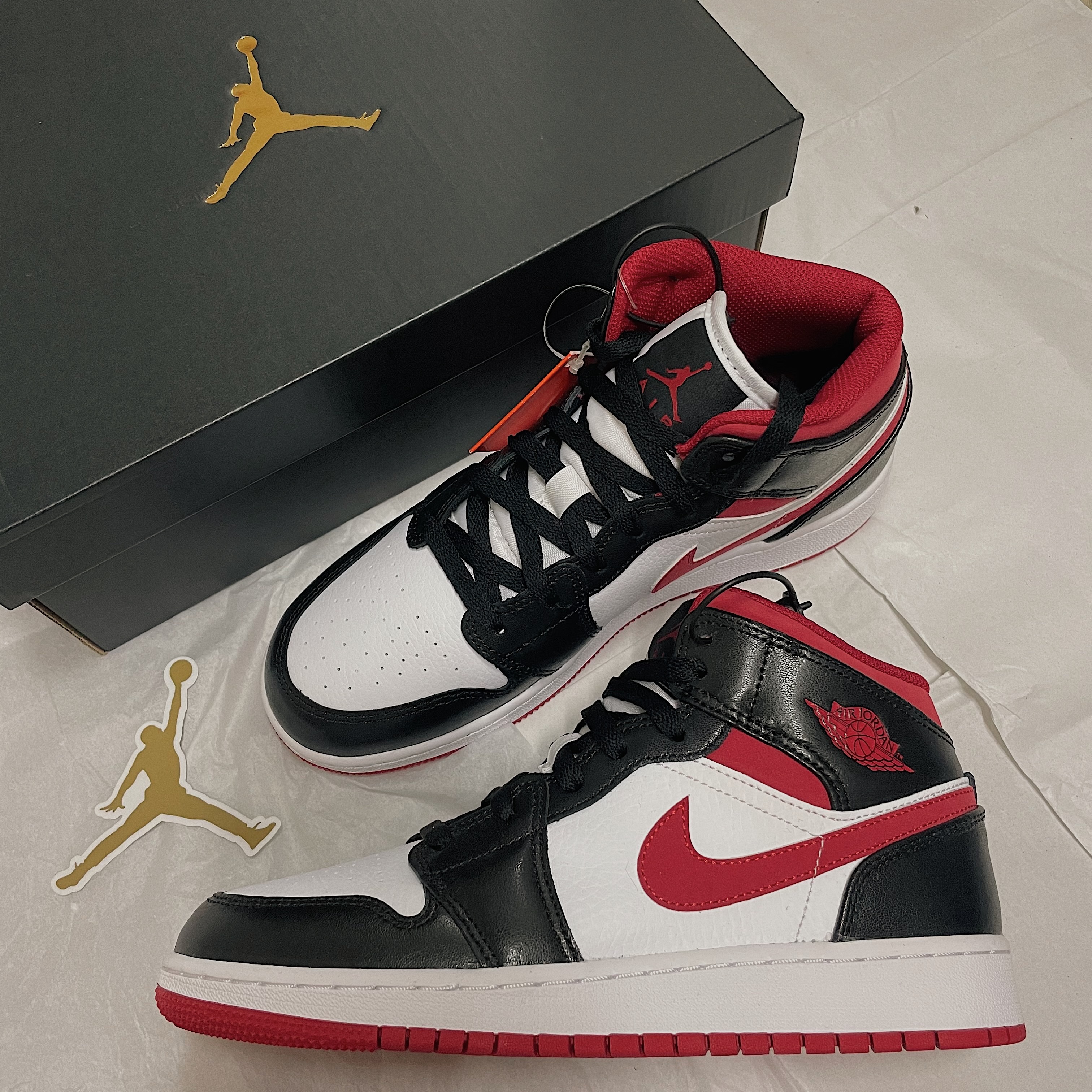 Jordan 1 Mid Gym Red Black White, (GS) Jordan 1 Mid Gym Red Black White 착용 스타일 - 1