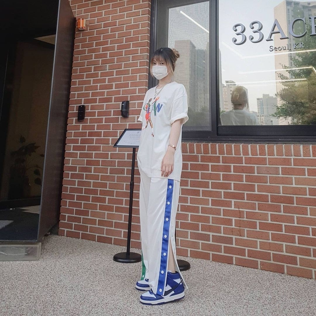 Nike x Ambush Dunk High Deep Royal Blue, (W) Jordan x Aleali May T-Shirt White - Asia 착용 스타일 - 2