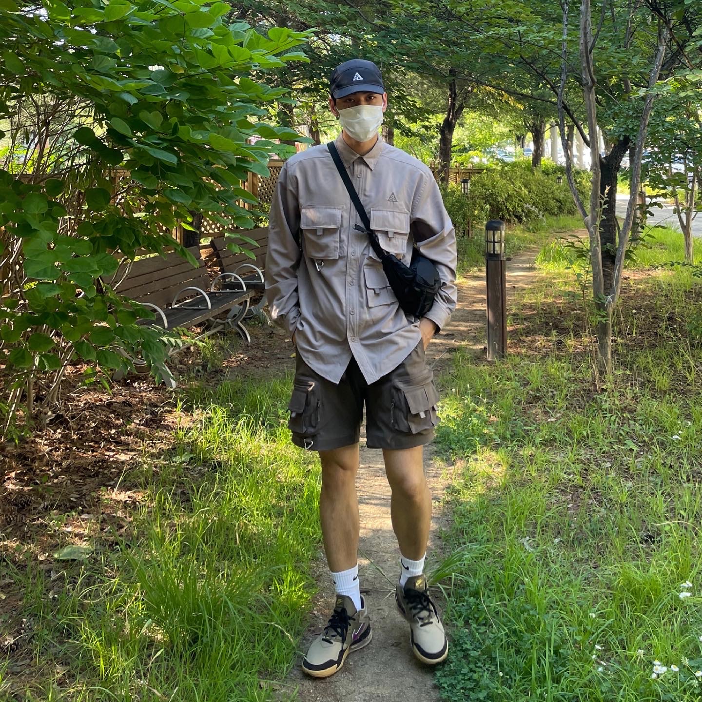 Nike x Atmos LeBron 18 Low Viotech, Nike ACG Cargo Shorts Ironstone - Asia 착용 스타일 - 1