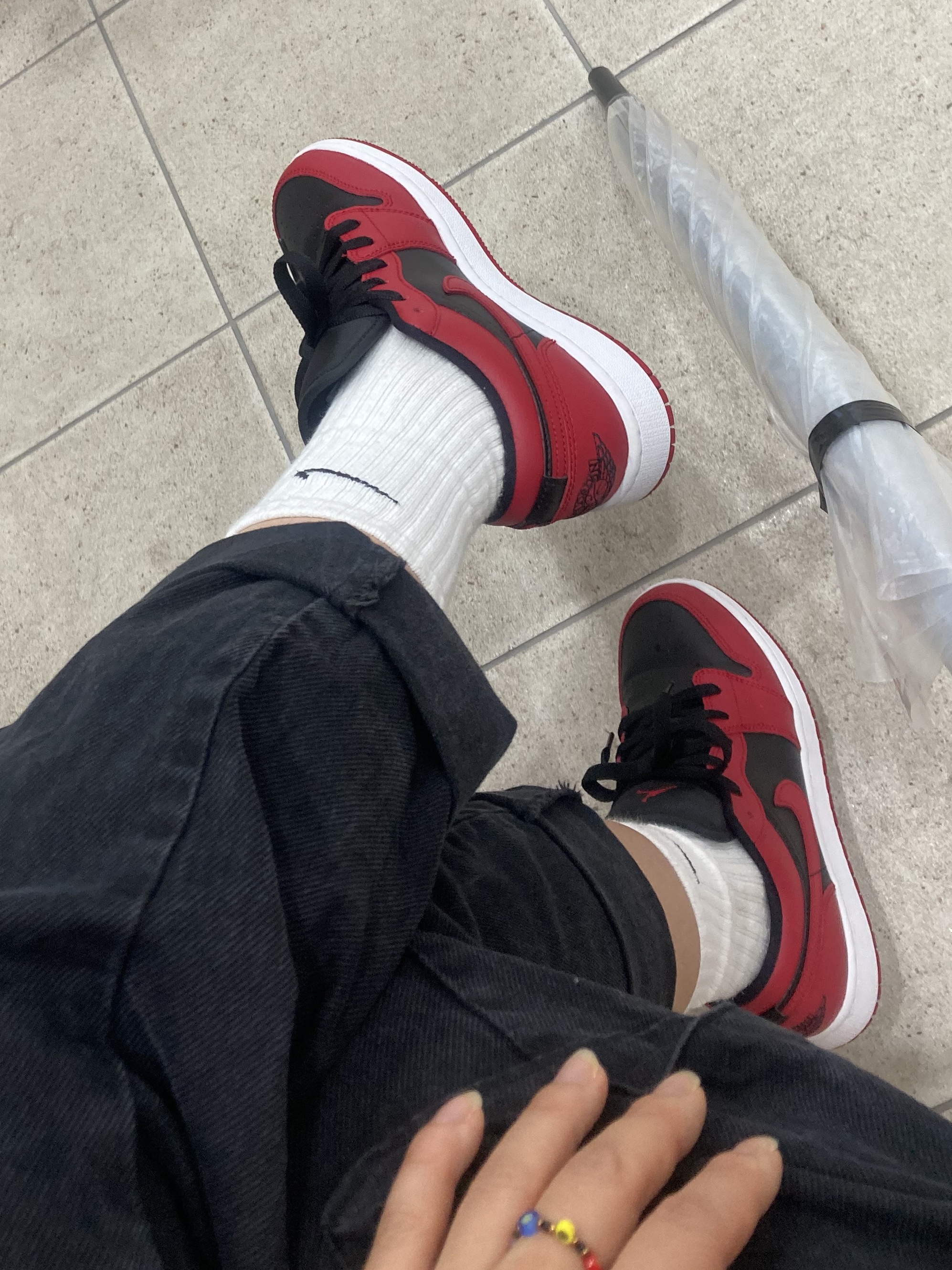 Jordan 1 Low Varsity Red, (GS) Jordan 1 Low Varsity Red 착용 스타일 - 2