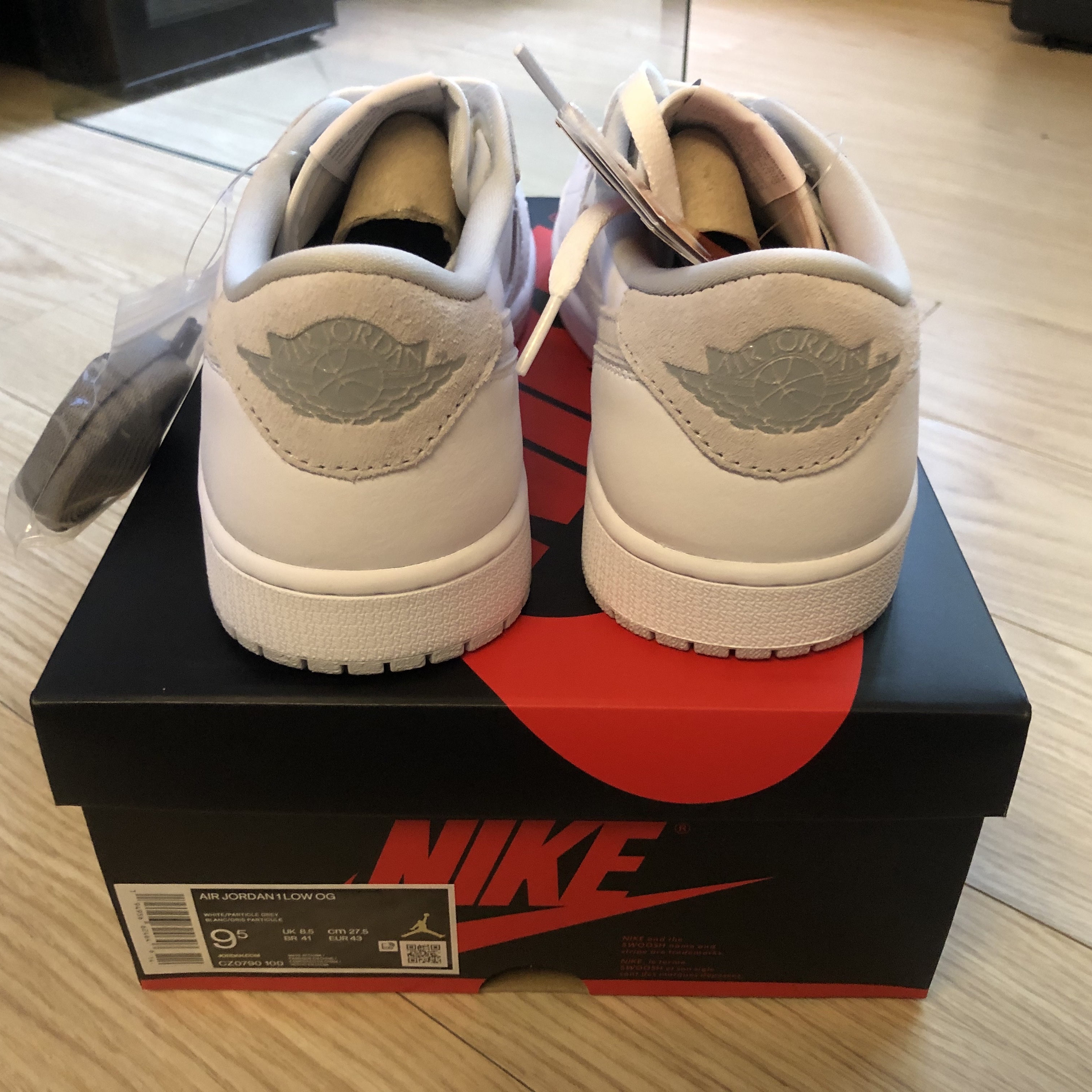 Jordan 1 Low OG Neutral Grey 착용 스타일 - 3