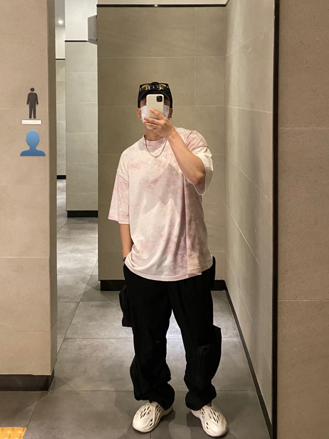 Adidas Yeezy Foam RNNR Ararat 착용 스타일